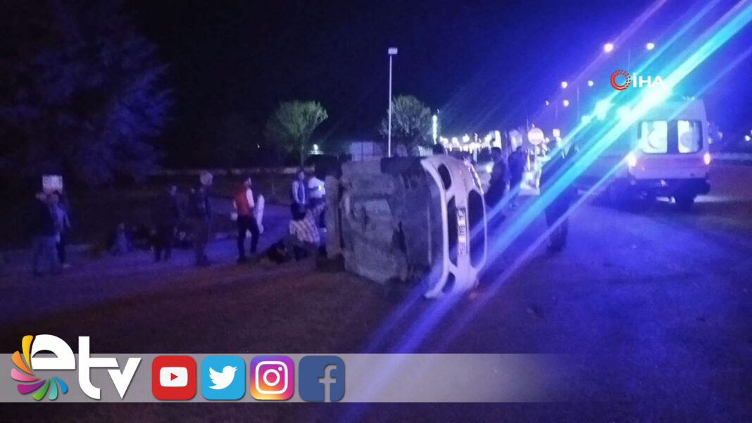 GÖÇMENLERİ TAŞIYAN OTOMOBİL KAZA YAPTI