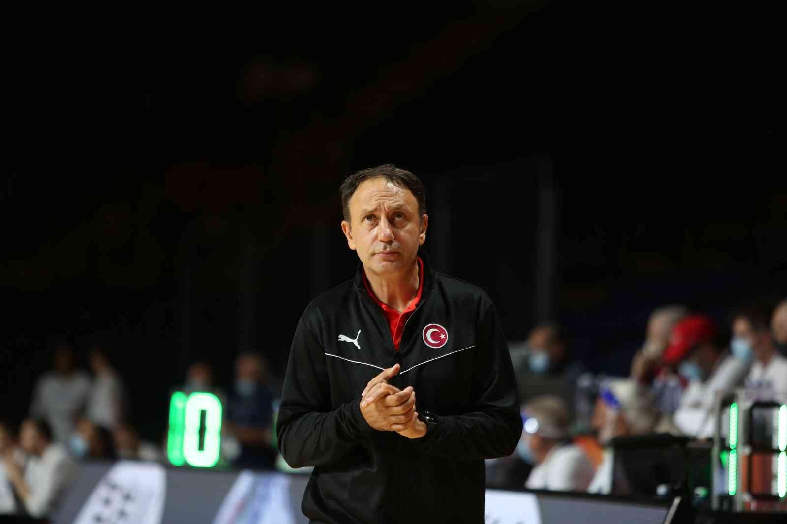 A Milli Erkek Basketbol Takımı’nda Başantrenör Orhun Ene ile yollar ayrıldı. Türkiye Basketbol Federasyonu, A Milli Erkek Basketbol Takımı ...