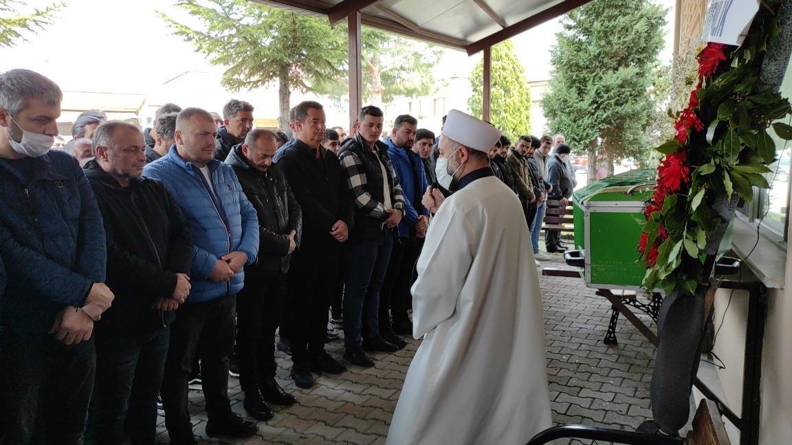 Acun Ilıcalı’nın acı kaybı Acun Ilıcalı’nın sahibi olduğu televizyon kanalında yayınlanan bir programda güvenlik görevlisi olarak çalışan ve geçirdiği kalp krizi ...