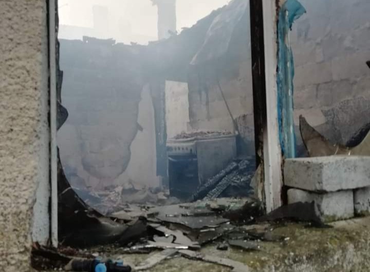 Alev alev yanan ev kullanılamaz hale geldi Edirne’nin Süloğlu ilçesinde çıkan yangında bir ev kullanılamaz hale geldi. Süloğlu ilçesine bağlı Domurcalı köyünde yaşayan bir ailenin evinde ...