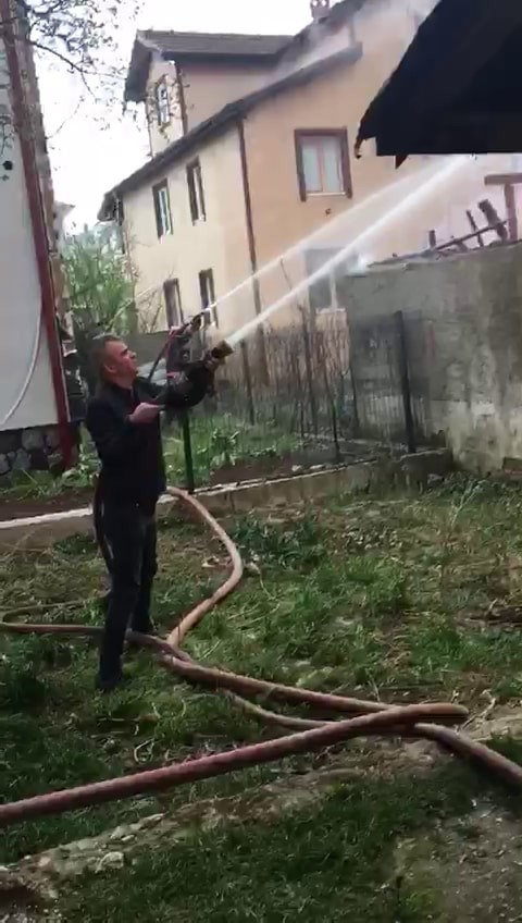 Alev alev yanan tek katlı ev kullanılamaz hale geldi Sakarya’nın Akyazı ilçesinde tek katlı ev alev alev yandı. İtfaiye ekiplerinin müdahalesiyle söndürülen yangında ev kullanılamaz hale geldi ...