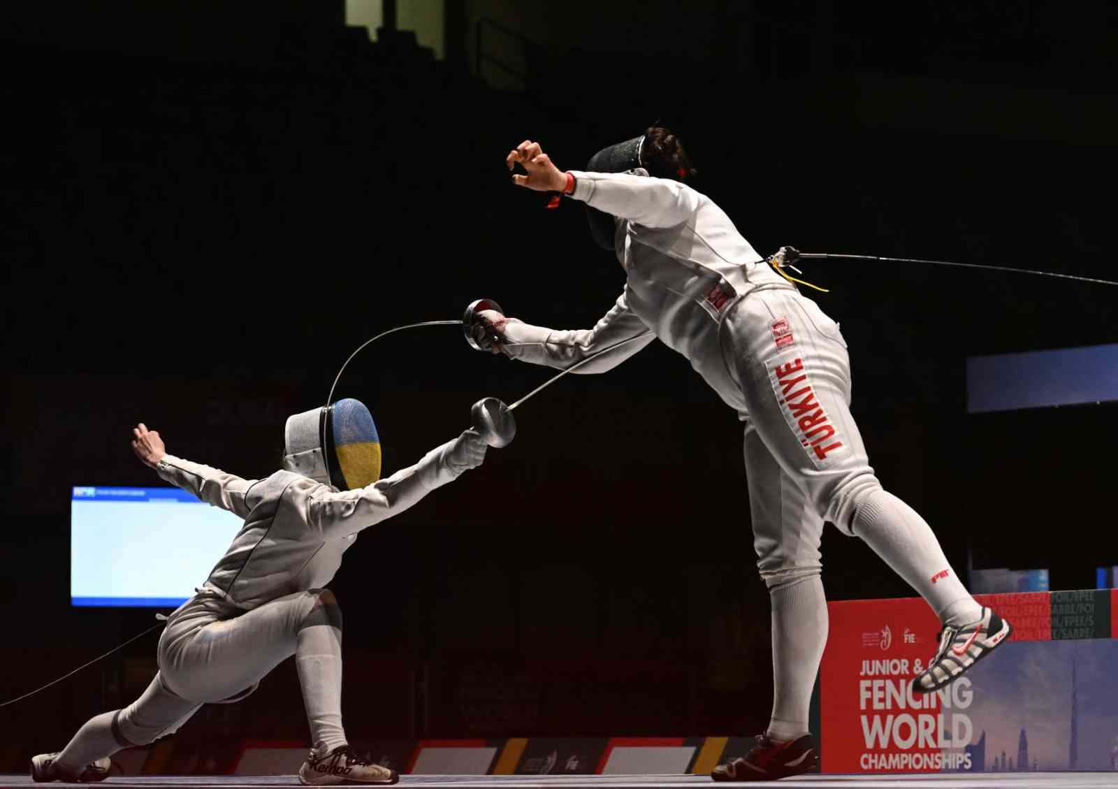 Aleyna Ertürk Dünya şampiyonu Dubai’de devam eden Gençler ve Yıldızlar Dünya Eskrim Şampiyonası’nda bugün yıldız kızlar epede mücadele eden Milli Eskrimci Aleyna Ertürk ...