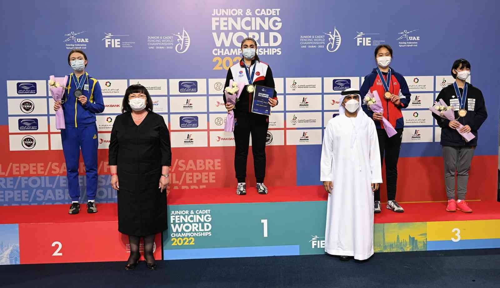 Aleyna Ertürk Dünya şampiyonu Dubai’de devam eden Gençler ve Yıldızlar Dünya Eskrim Şampiyonası’nda bugün yıldız kızlar epede mücadele eden Milli Eskrimci Aleyna Ertürk ...