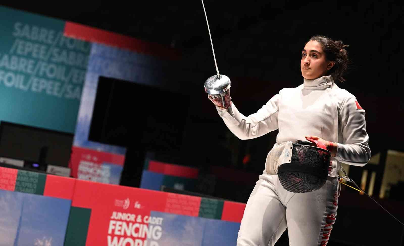 Aleyna Ertürk Dünya şampiyonu Dubai’de devam eden Gençler ve Yıldızlar Dünya Eskrim Şampiyonası’nda bugün yıldız kızlar epede mücadele eden Milli Eskrimci Aleyna Ertürk ...