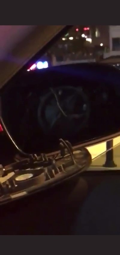 Arabada bebeği olan kadın sürücünün aracına saldırıp aynasını kıran maganda kamerada Maltepe’de içerisinde bebeğin bulunduğu aracın aynasını kıran şahıs trafikte terör estirdi. Edinilen bilgiye göre, Olay dün akşam 22.10 ...