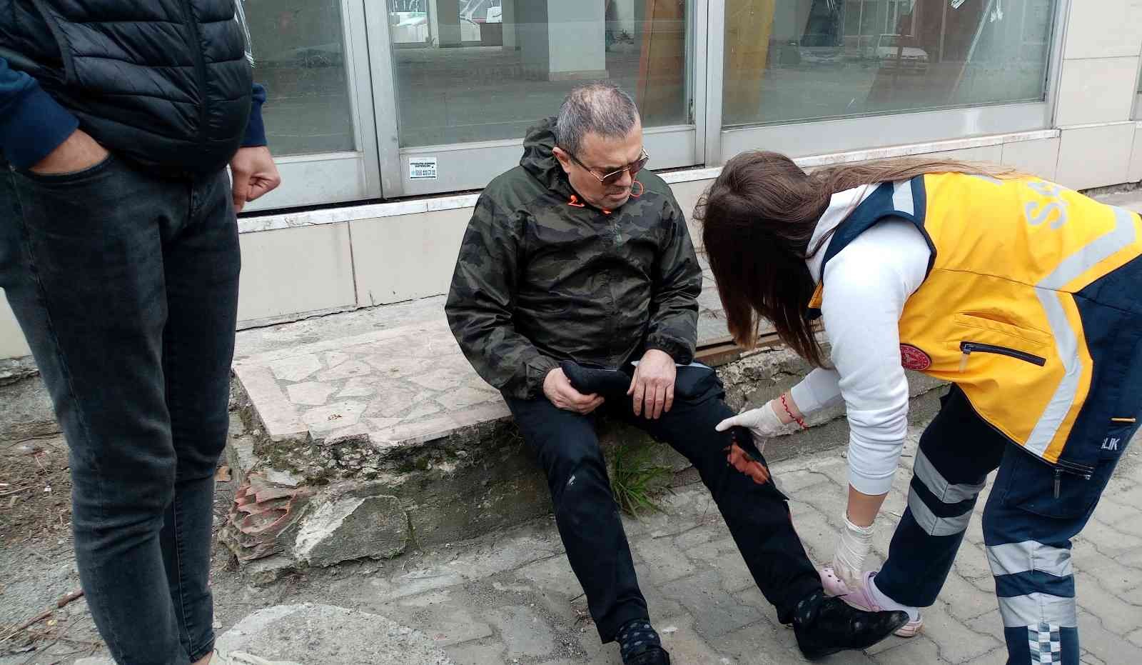 Tekirdağ Çorlu’da taksici, arabasına arkadan çarpan motosiklet sürücüsü yaralının arkadaşı olduğunu görünce şoke oldu. Olay, Şeyh Sinan Mahallesi ...