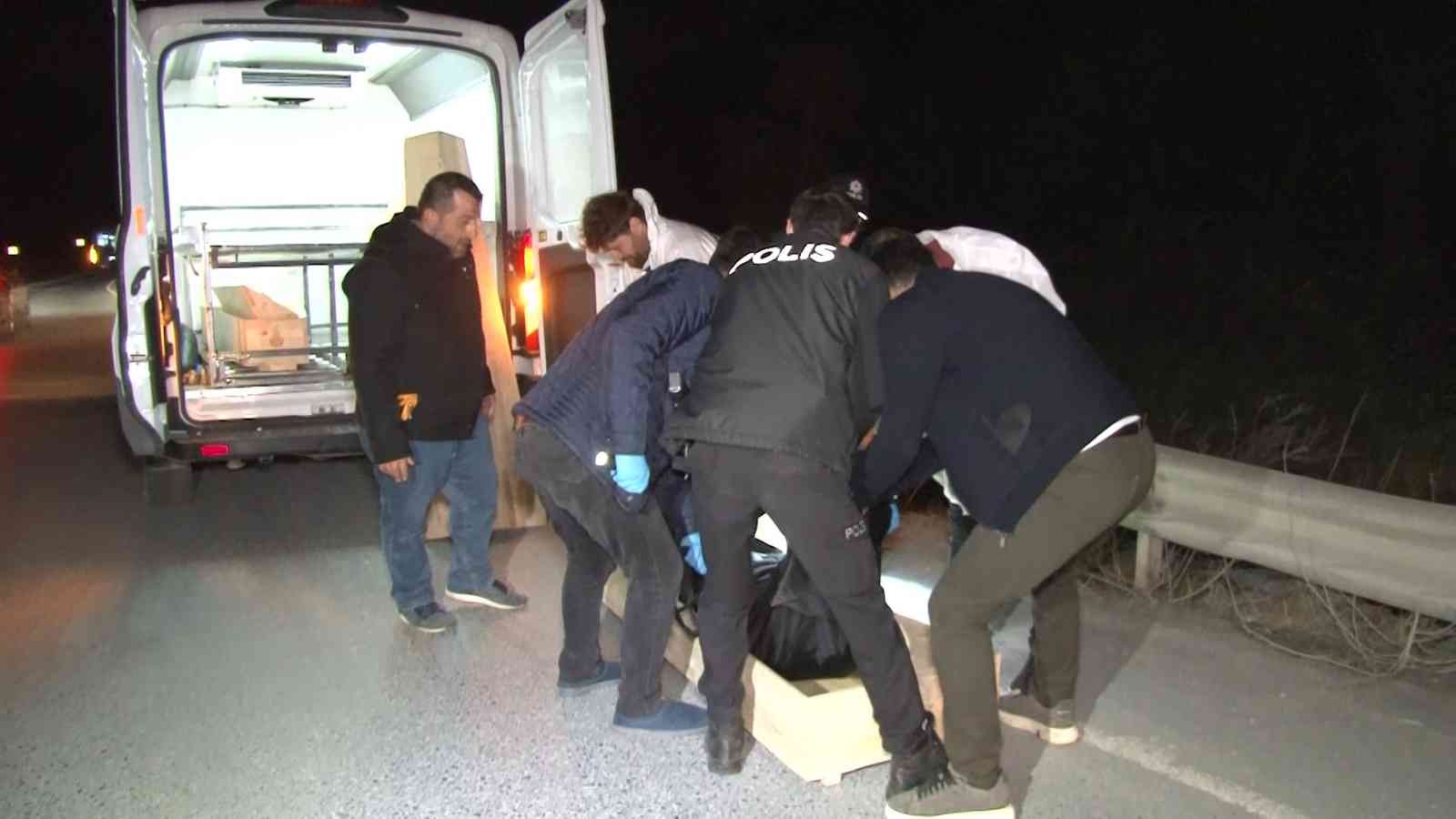 Arnavutköy’de ormanlık alanda 38 günlük ceset bulundu Arnavutköy’deki ormanlık bir alanda erkek cesedi bulundu. 38 gün önce öldüğü tespit edilen ceset, incelenmek üzere Adli Tıp Kurumu’na kaldırıldı ...