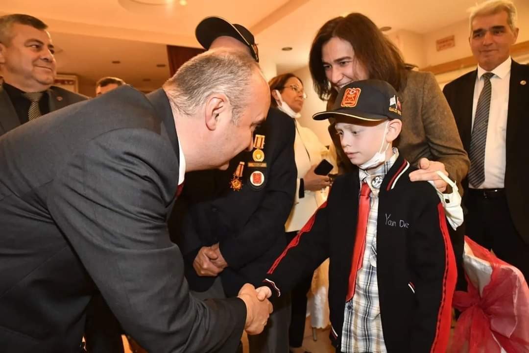 Aşevinden 500 kişilik iftar yemeği İpsala Kaymakamlığı Sosyal Yardımlaşma ve Dayanışma Vakfı Aşevi tarafından 500 kişilik iftar yemeği verildi. Edirne’nin İpsala ilçe Kaymakamlığı ...