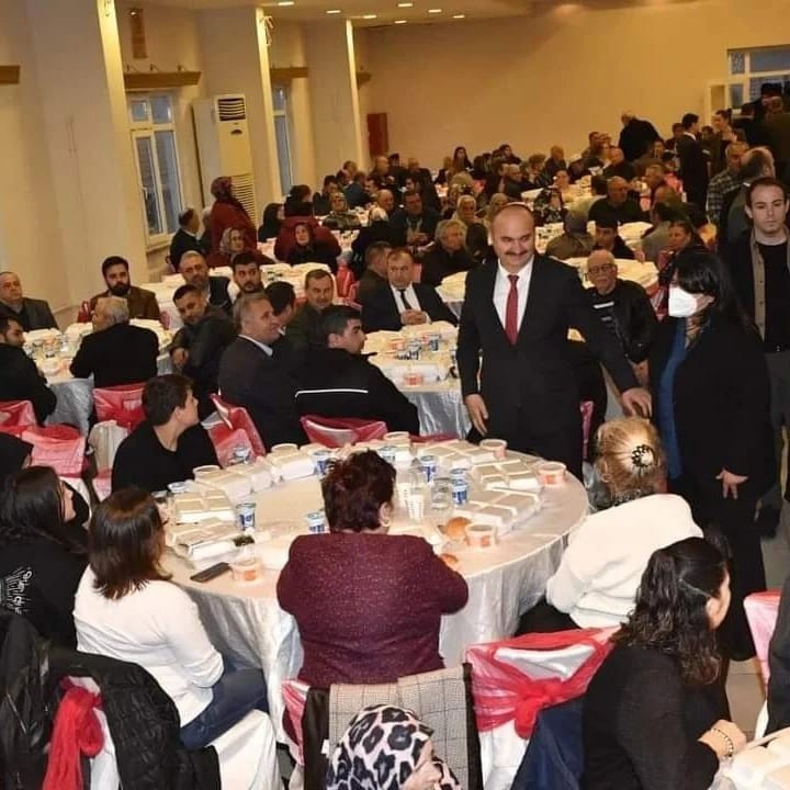 Aşevinden 500 kişilik iftar yemeği İpsala Kaymakamlığı Sosyal Yardımlaşma ve Dayanışma Vakfı Aşevi tarafından 500 kişilik iftar yemeği verildi. Edirne’nin İpsala ilçe Kaymakamlığı ...
