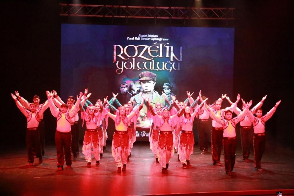 Ataşehirli gençler, dansla 23 Nisan’a damga vurdu Ataşehir Belediyesi Çocuk ve Gençlik Halk Dansları Topluluğu, bir rozetle başlayan ve halk egemenliği ile sonuçlanan tarihi süreci muhteşem ...