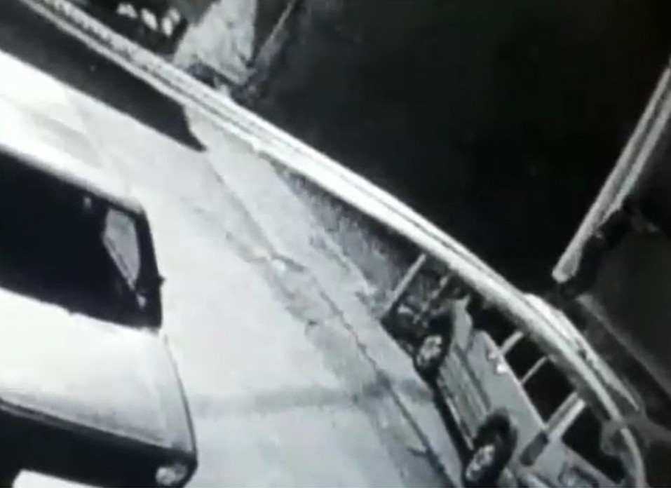 Avcılar’da evlerden 12 adet cep telefonu çalan hırsız tutuklandı Avcılar’da, farklı tarih ve adreslerden 12 adet cep telefonu ve 8 bin TL para çalan yabancı uyruklu hırsız yakalandı. Gözaltına alındıktan sonra ...