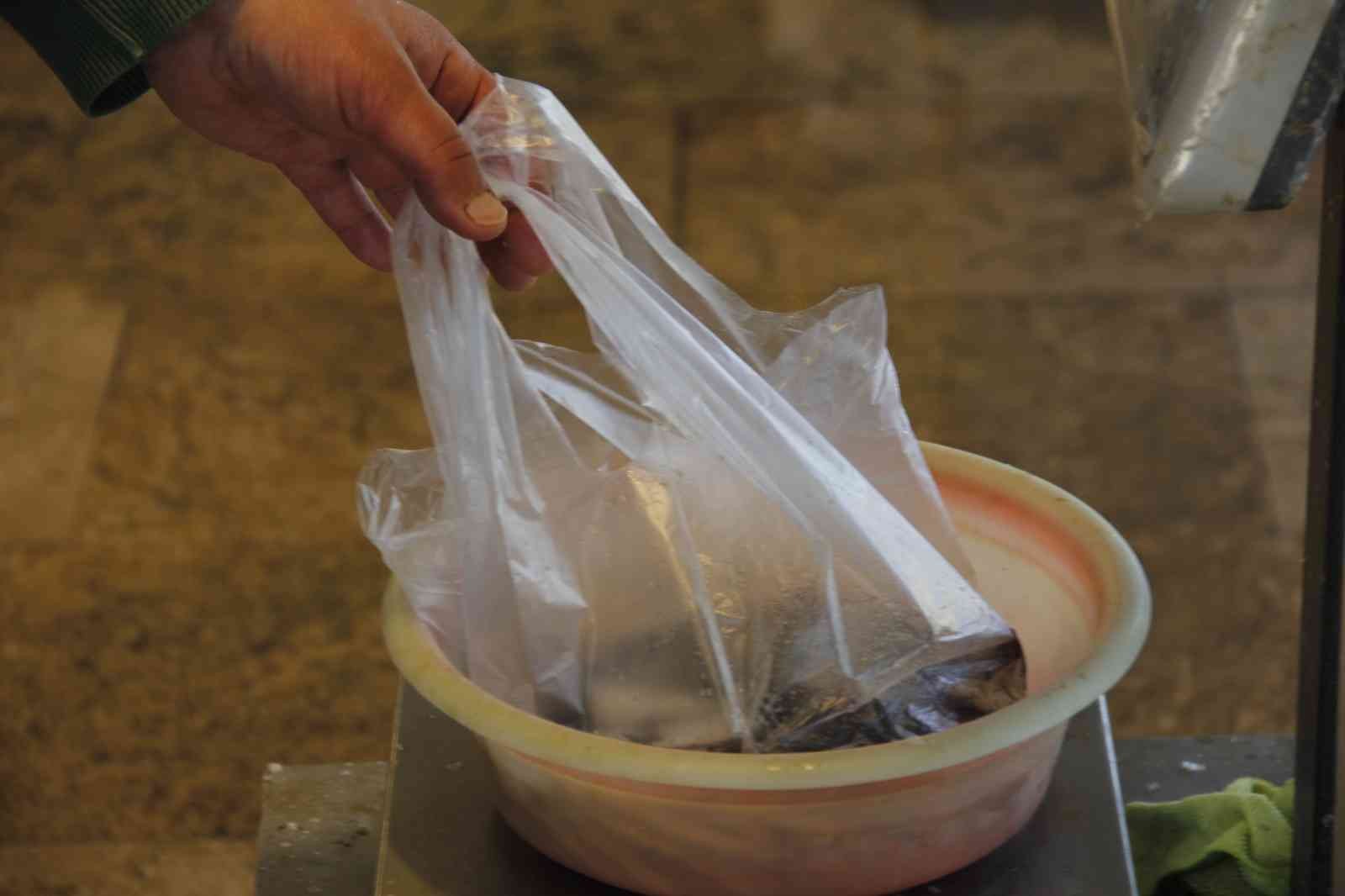 Avlanma yasağı öncesinde, tezgahta balık fiyatları KOCAELİ(İHA) – Kocaeli’de avlanma yasağının yaklaşmasına rağmen balık fiyatları geçtiğimiz aylardaki seviyelerini koruyor. 15 Nisan’da başlayacak ...