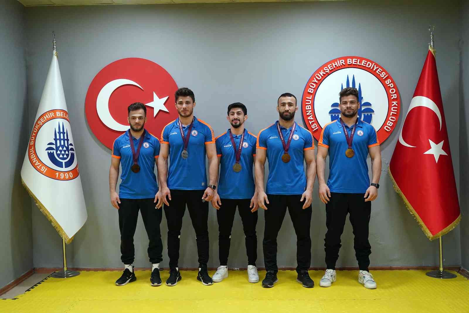 Macaristan’ın Başkenti Budapeşte’de düzenlenen Avrupa Güreş Şampiyonası’nda 1 altın, 1 gümüş, 3 bronz madalya kazanan İstanbul Büyükşehir ...