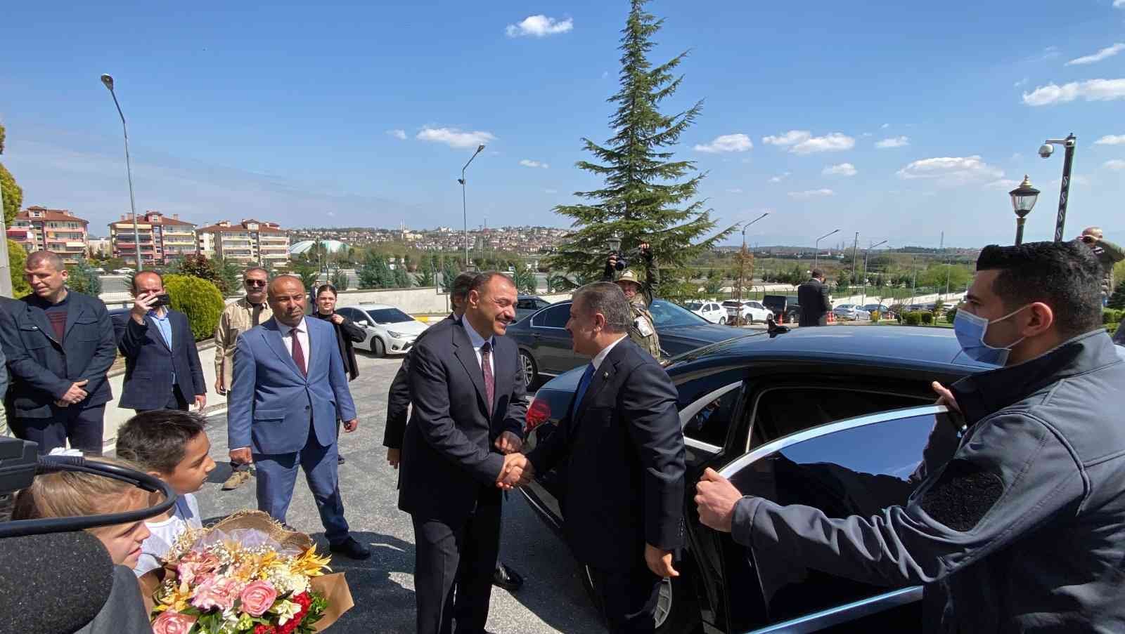 Korona virüs salgınının seyri ile alakalı sevindirici bilgiler paylaşan Sağlık Bakanı Fahrettin Koca, “19’a yakın ilimizde yoğun bakımda yatan ...