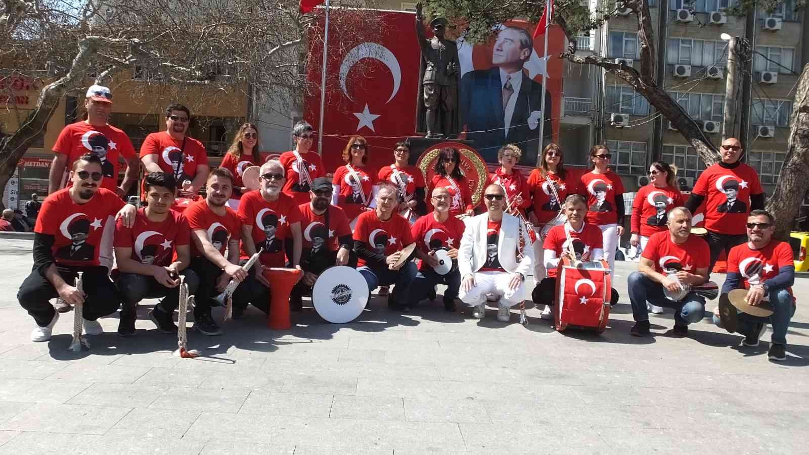 Balıkesir’in Burhaniye ilçesinde öğretmen, öğrenci ve velilerden oluşan bando takımı etkinliklerin aranılan ekibi oldu. 2018 yılında Mustafa ...