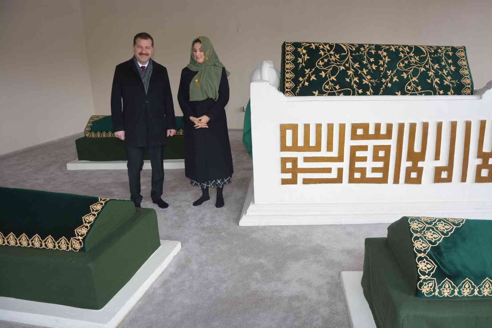 Balıkesir’de türbeler, puşideler ile inanç turizmine kazandırılacak Balıkesir’de İslam büyükleri ve devlet adamlarının ebedi istiratgahı olan türbelerde bulunan sandukalar, hanımların işlediği el işi göz nuru ...