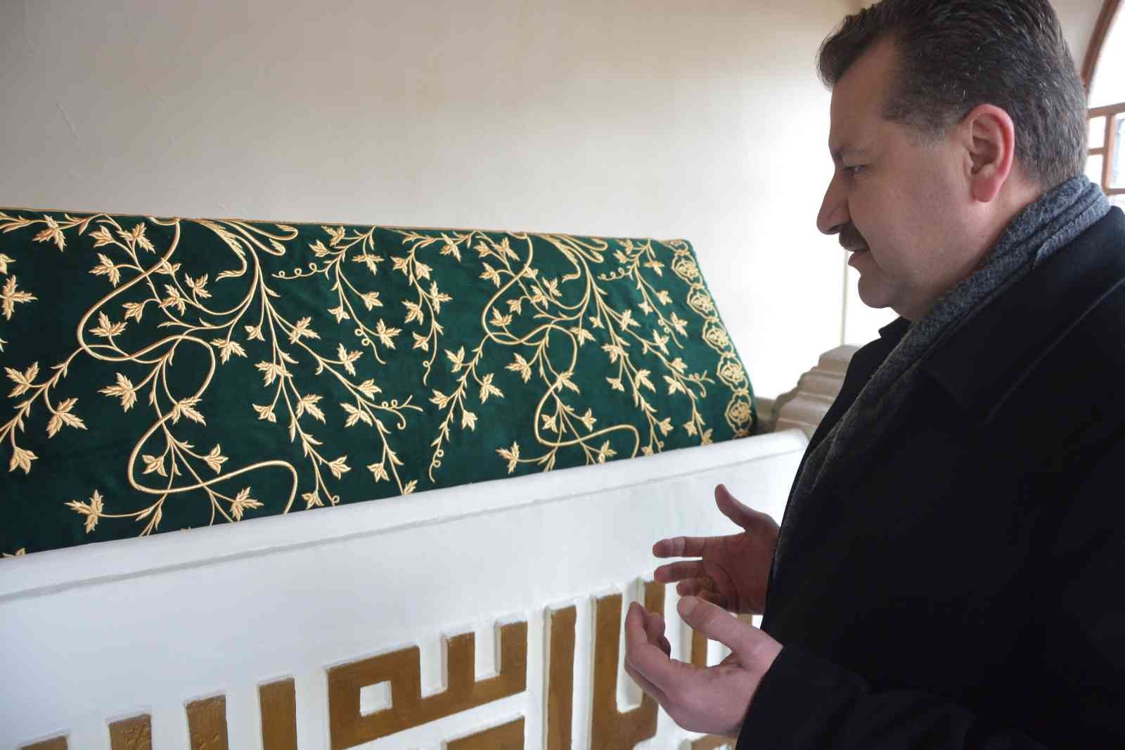 Balıkesir’de türbeler, puşideler ile inanç turizmine kazandırılacak Balıkesir’de İslam büyükleri ve devlet adamlarının ebedi istiratgahı olan türbelerde bulunan sandukalar, hanımların işlediği el işi göz nuru ...