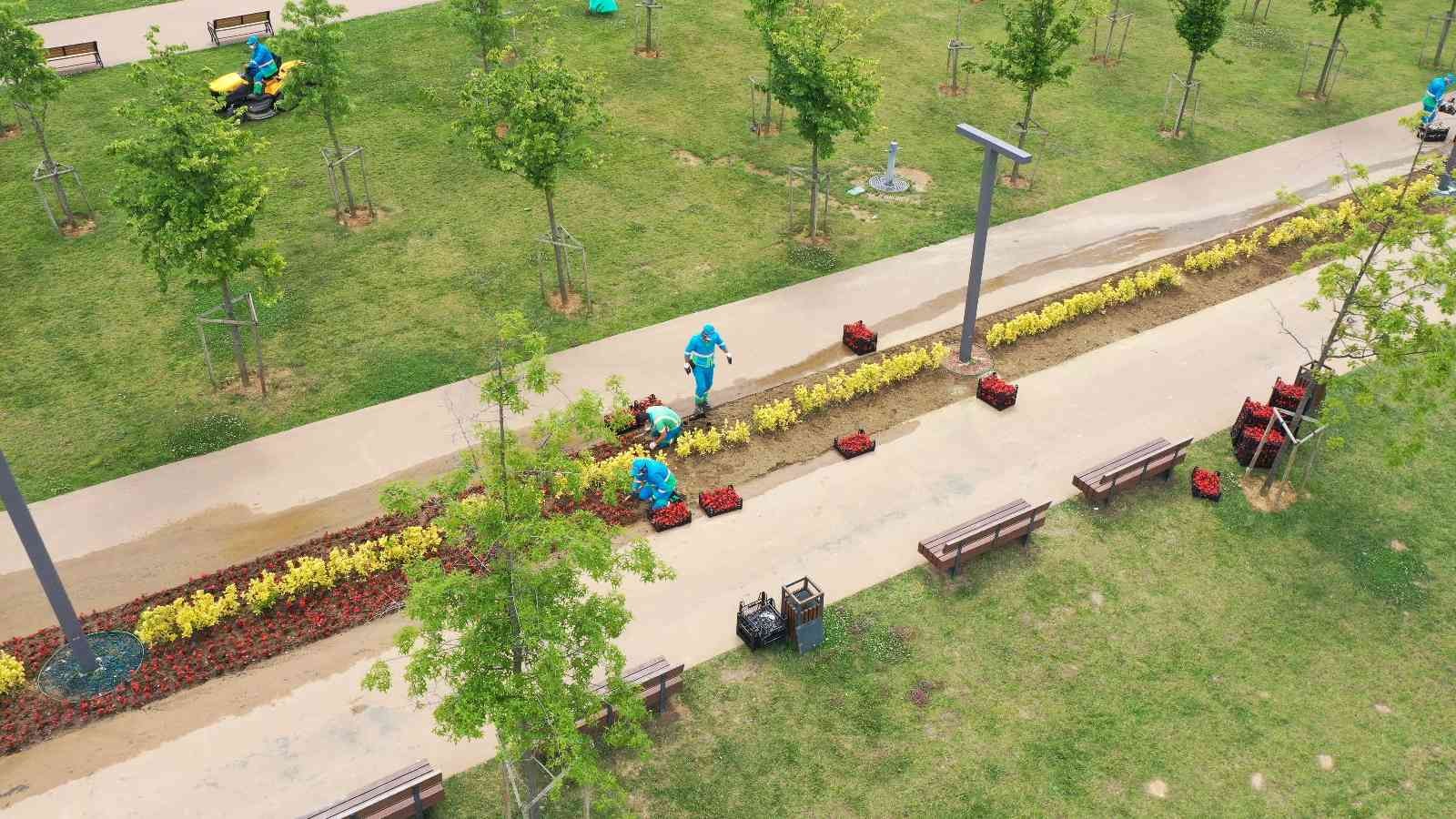 Başakşehir’de bahar hazırlıkları başladı Başakşehir Belediye Başkanı Yasin Kartoğlu, ilçe genelinde başlayan bahar hazırlıklarını yerinde inceledi. Sahadaki ekiplerle bir araya gelen ...