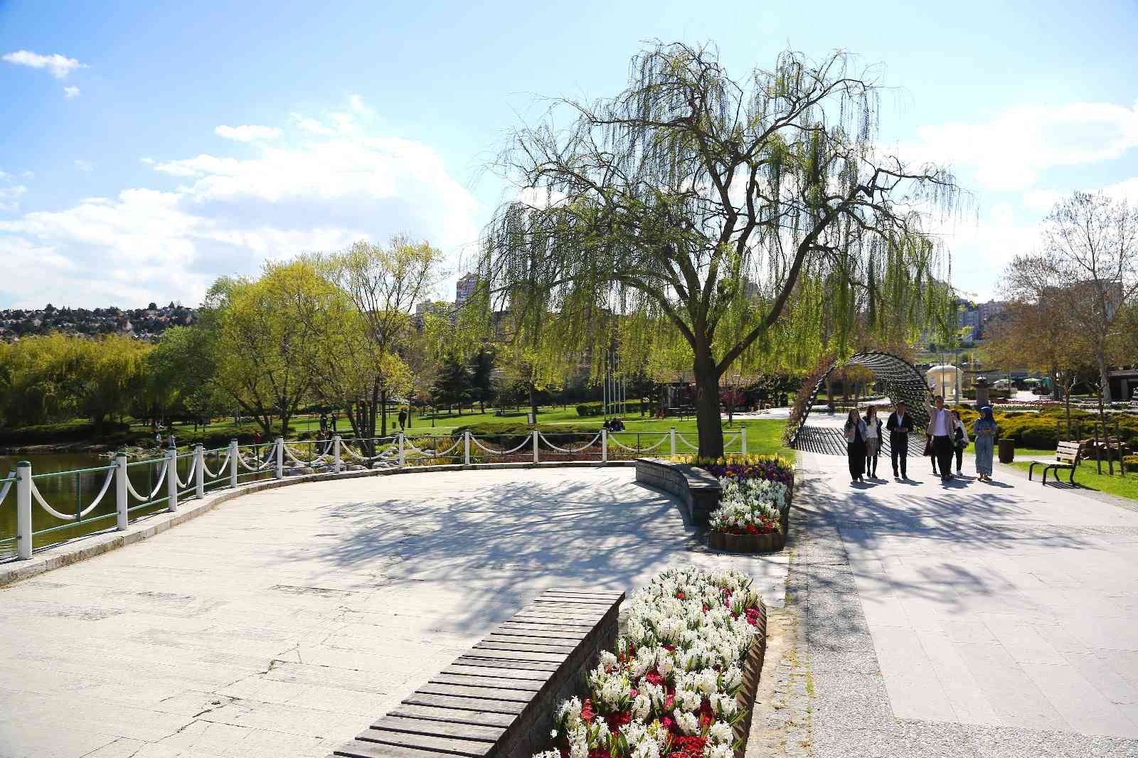 Başakşehir’de bahar hazırlıkları başladı Başakşehir Belediye Başkanı Yasin Kartoğlu, ilçe genelinde başlayan bahar hazırlıklarını yerinde inceledi. Sahadaki ekiplerle bir araya gelen ...