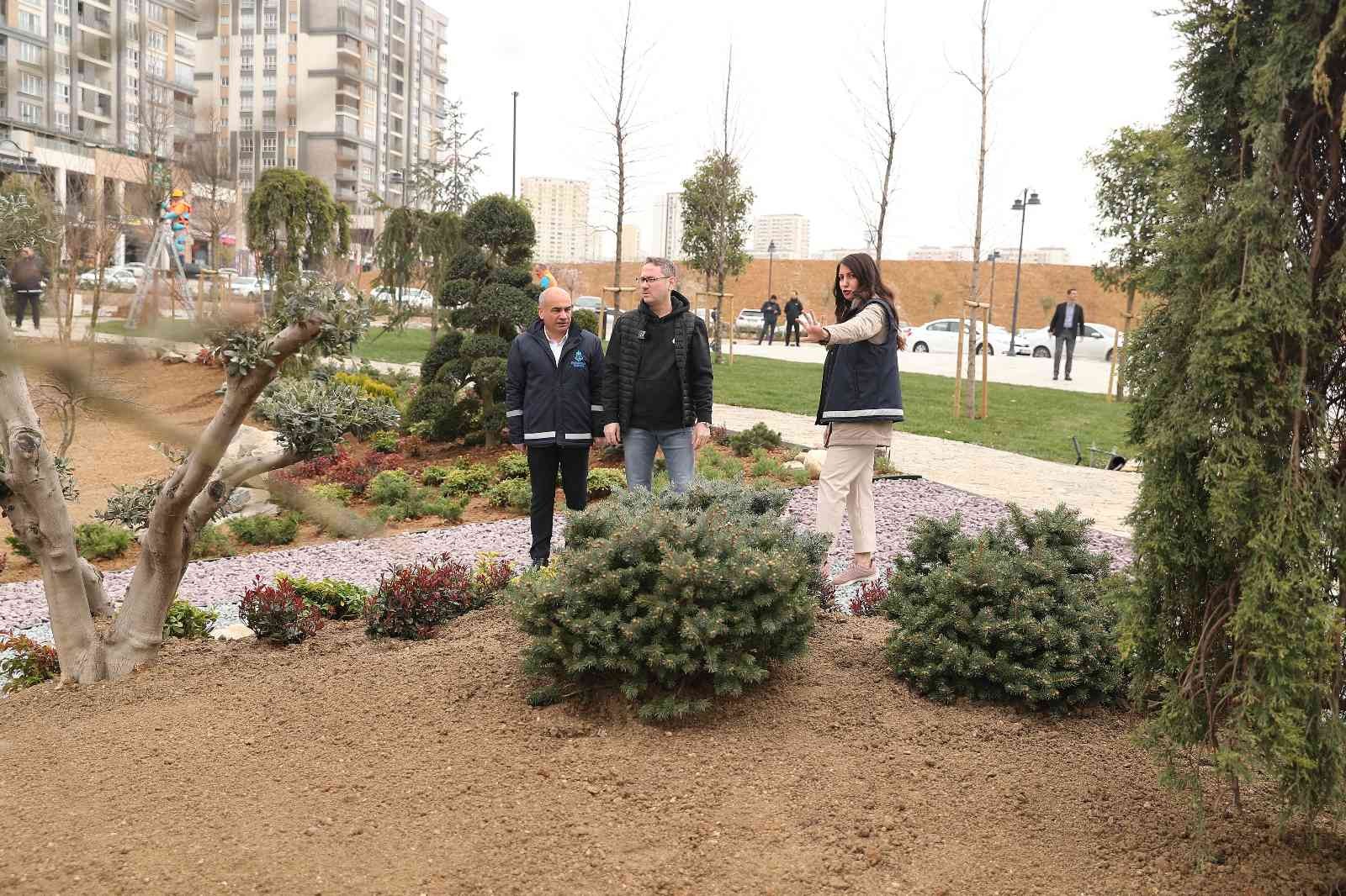 Başakşehir’de bahar hazırlıkları başladı Başakşehir Belediye Başkanı Yasin Kartoğlu, ilçe genelinde başlayan bahar hazırlıklarını yerinde inceledi. Sahadaki ekiplerle bir araya gelen ...