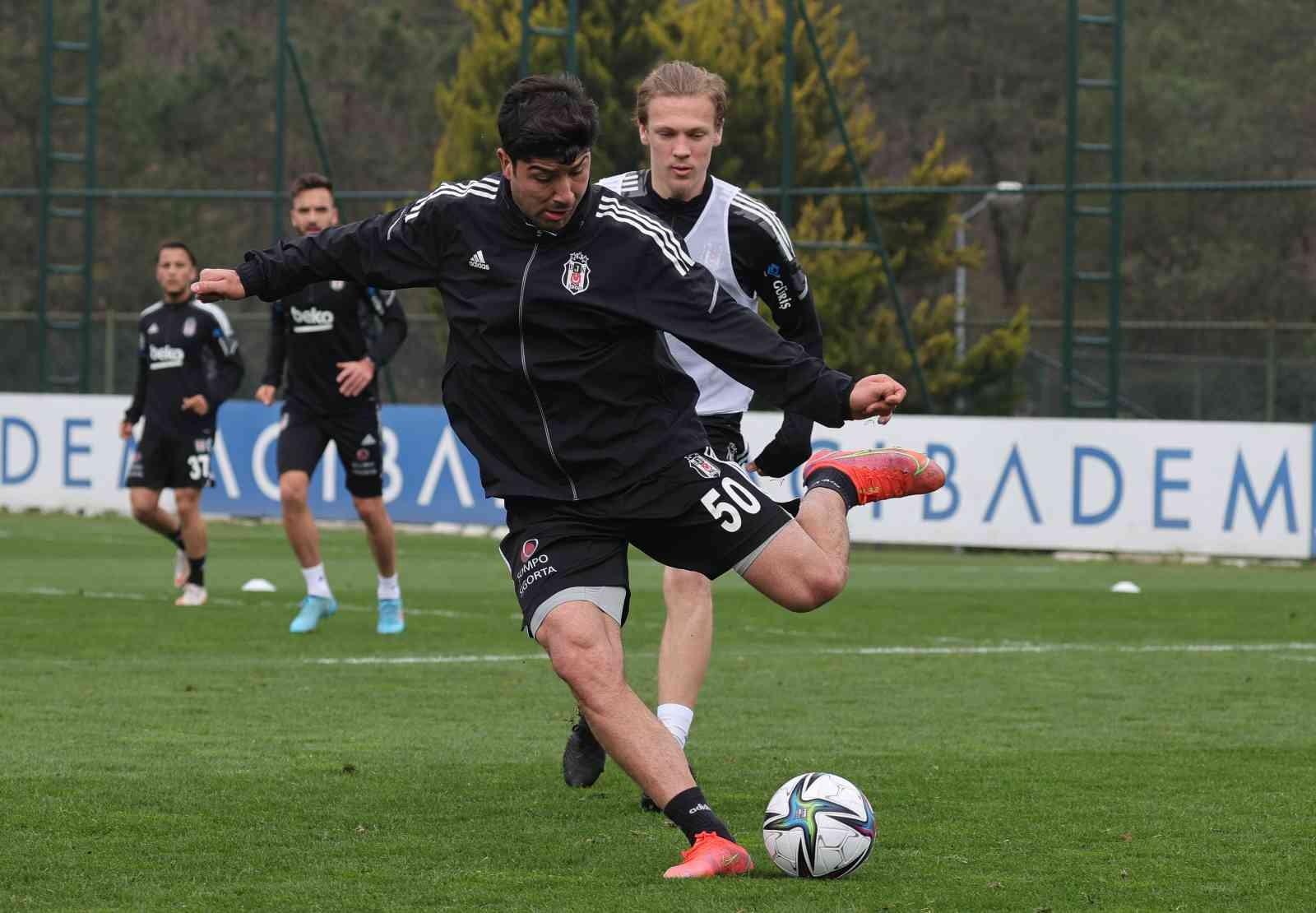 Beşiktaş, Spor Toto Süper Lig’in 32. haftasında cumartesi günün evinde oynayacağı Alanyaspor maçının hazırlıklarına ara vermeden başladı. BJK ...