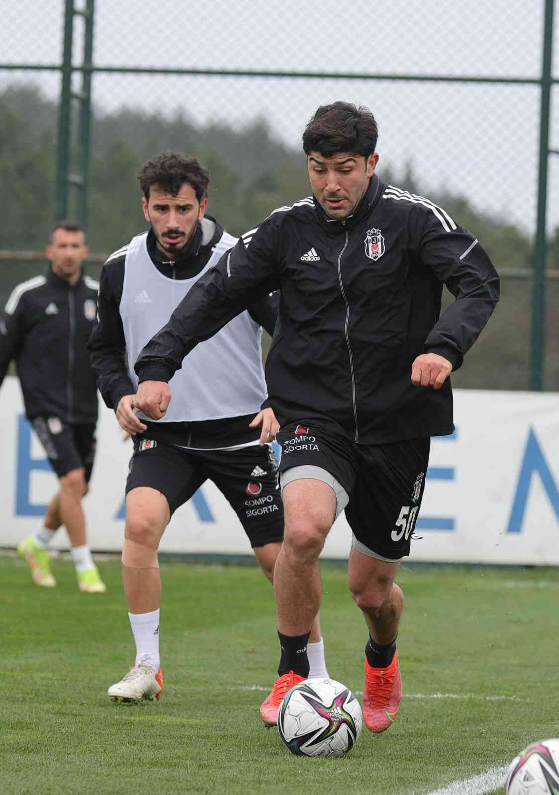 Beşiktaş, Spor Toto Süper Lig’in 32. haftasında cumartesi günün evinde oynayacağı Alanyaspor maçının hazırlıklarına ara vermeden başladı. BJK ...