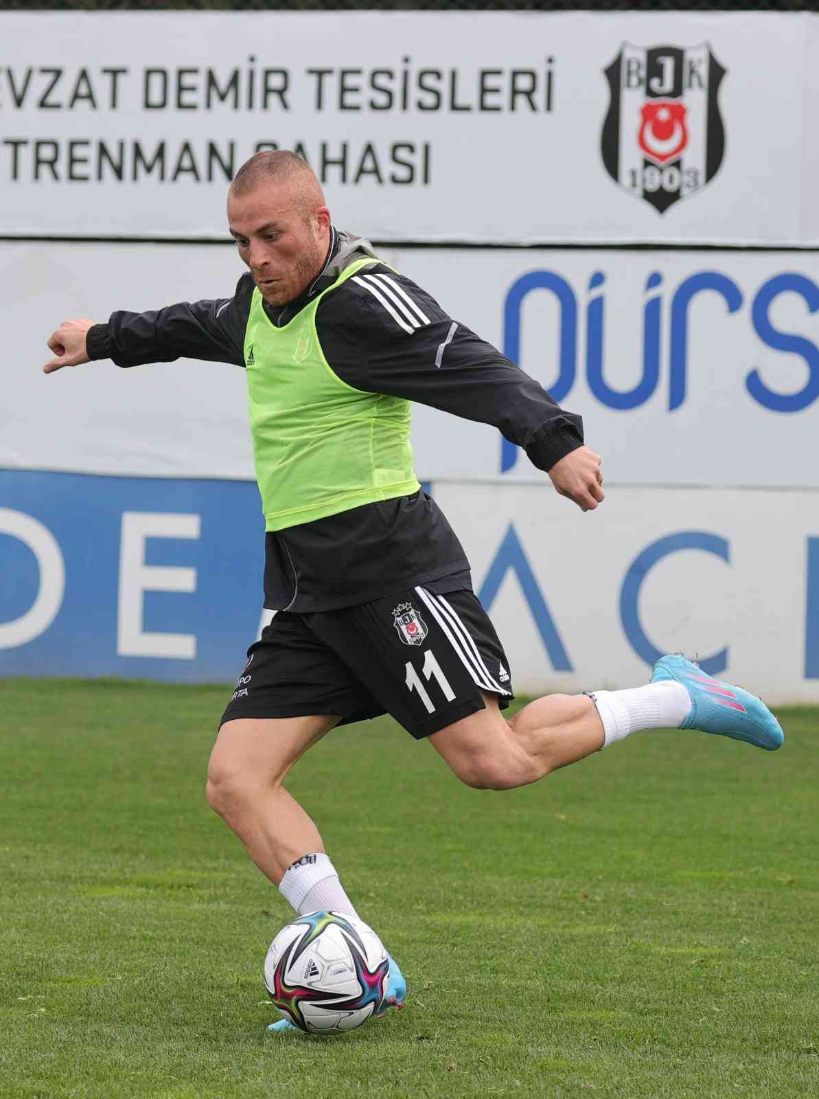 Beşiktaş, Spor Toto Süper Lig’in 32. haftasında cumartesi günün evinde oynayacağı Alanyaspor maçının hazırlıklarına ara vermeden başladı. BJK ...