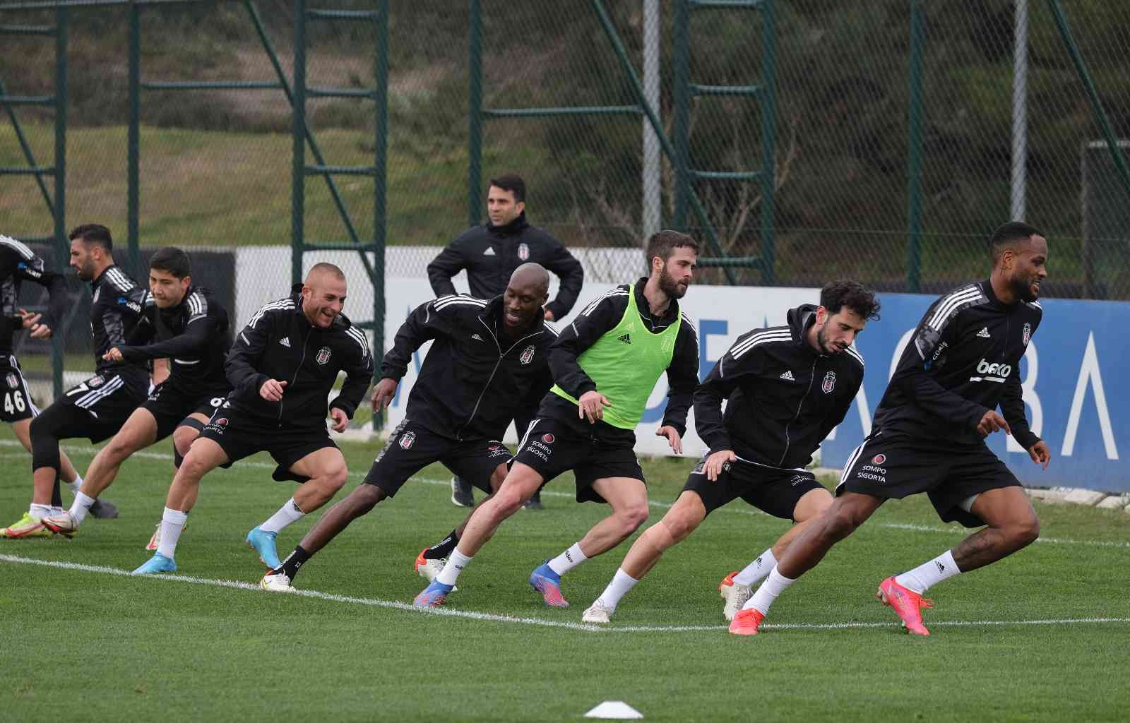 Beşiktaş, Spor Toto Süper Lig’in 32. haftasında cumartesi günün evinde oynayacağı Alanyaspor maçının hazırlıklarına ara vermeden başladı. BJK ...