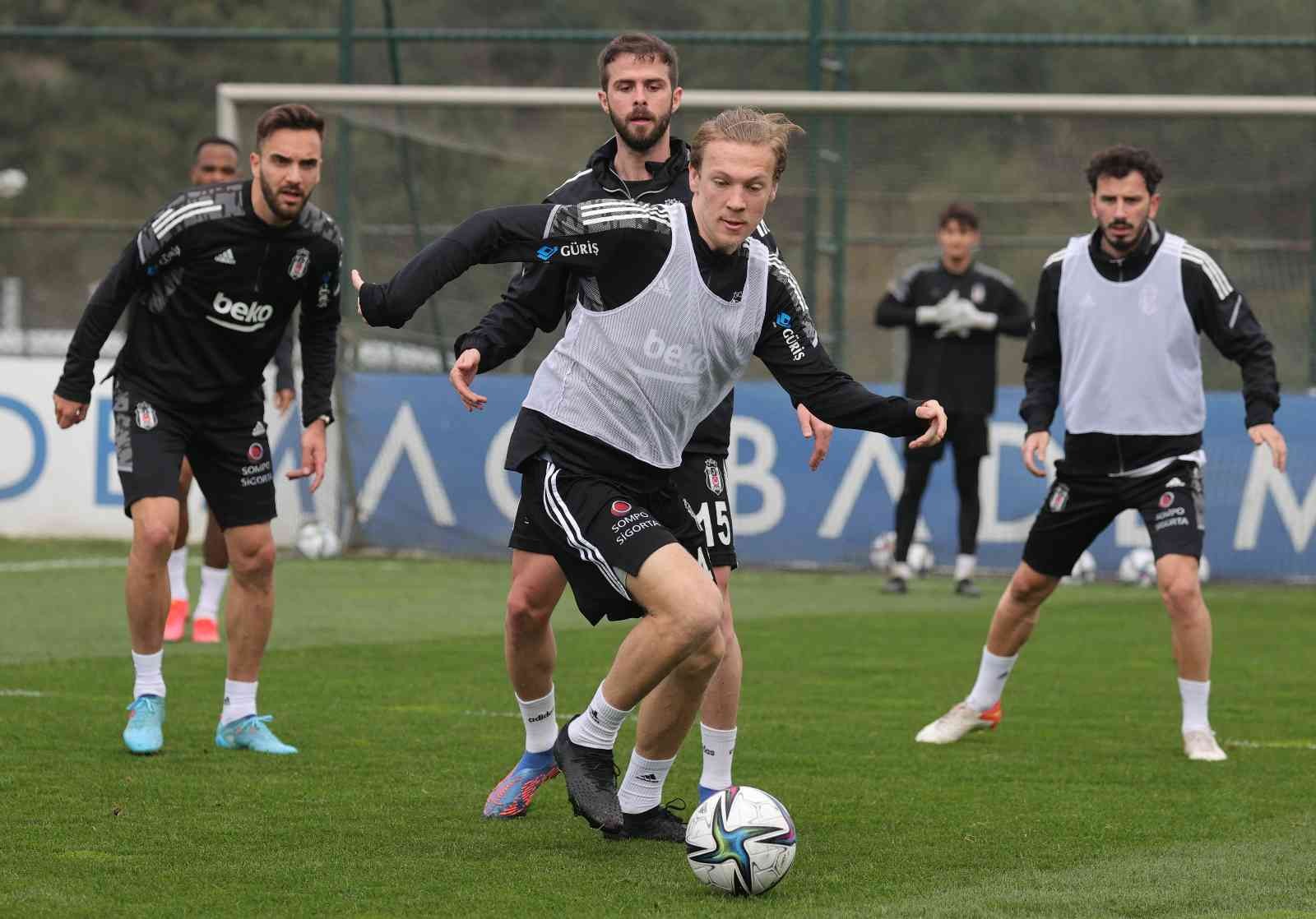 Beşiktaş, Spor Toto Süper Lig’in 32. haftasında cumartesi günün evinde oynayacağı Alanyaspor maçının hazırlıklarına ara vermeden başladı. BJK ...