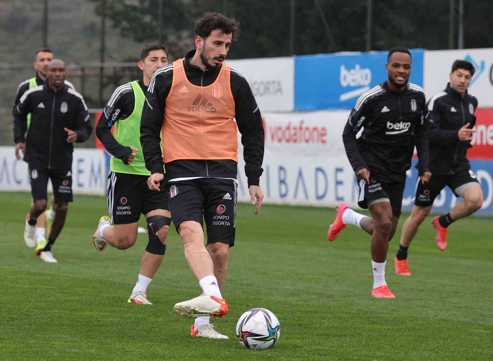 Beşiktaş, Spor Toto Süper Lig’in 32. haftasında cumartesi günün evinde oynayacağı Alanyaspor maçının hazırlıklarına ara vermeden başladı. BJK ...