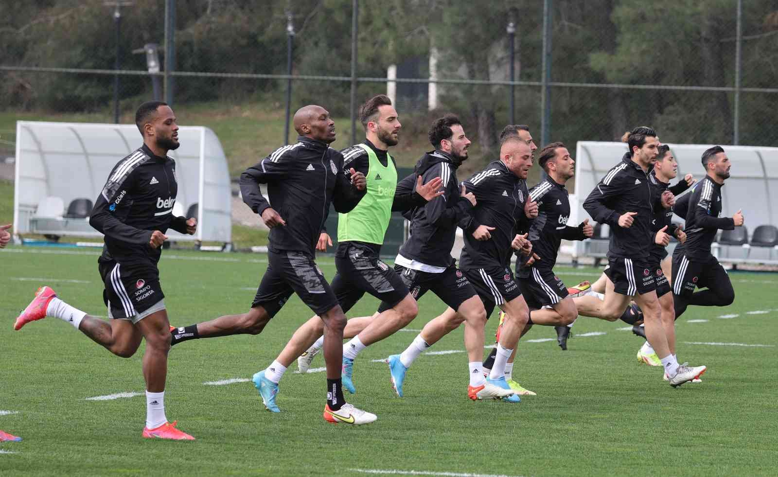 Beşiktaş, Spor Toto Süper Lig’in 32. haftasında cumartesi günün evinde oynayacağı Alanyaspor maçının hazırlıklarına ara vermeden başladı. BJK ...
