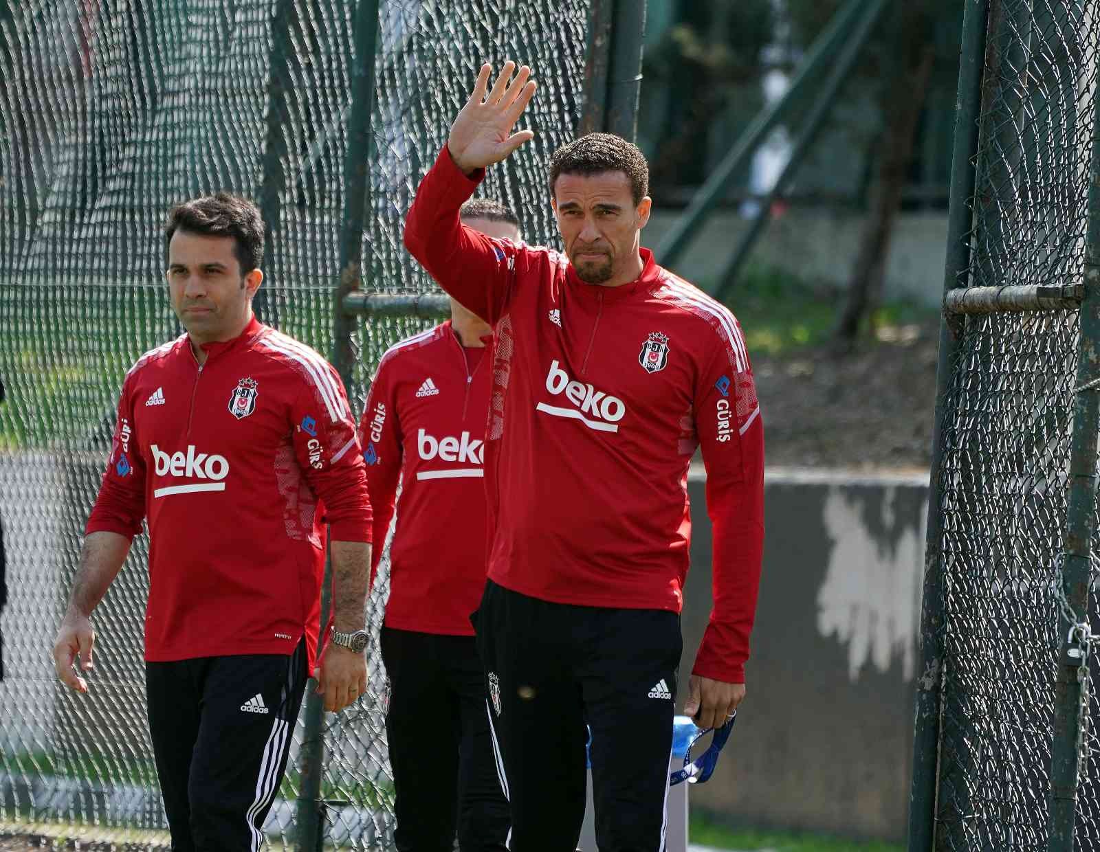 Beşiktaş, Giresunspor maçı hazırlıklarına devam etti Spor Toto Süper Lig’in 33. haftasında GZT Giresunspor deplasmanına gidecek olan Beşiktaş, bu karşılaşmanın hazırlıklarına sabah yaptığı ...