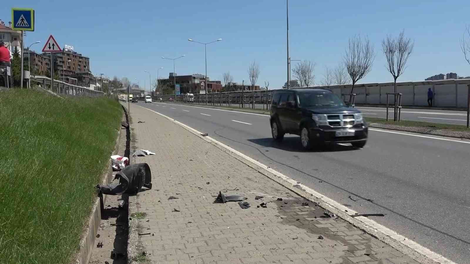 Beşiktaş’ın İspanyol oyuncusu futbolcu Francisco Montero Beykoz’da trafik kazası yaptı. Üç lüks cipin karıştığı kaza güvenlik kamerasına saniye ...