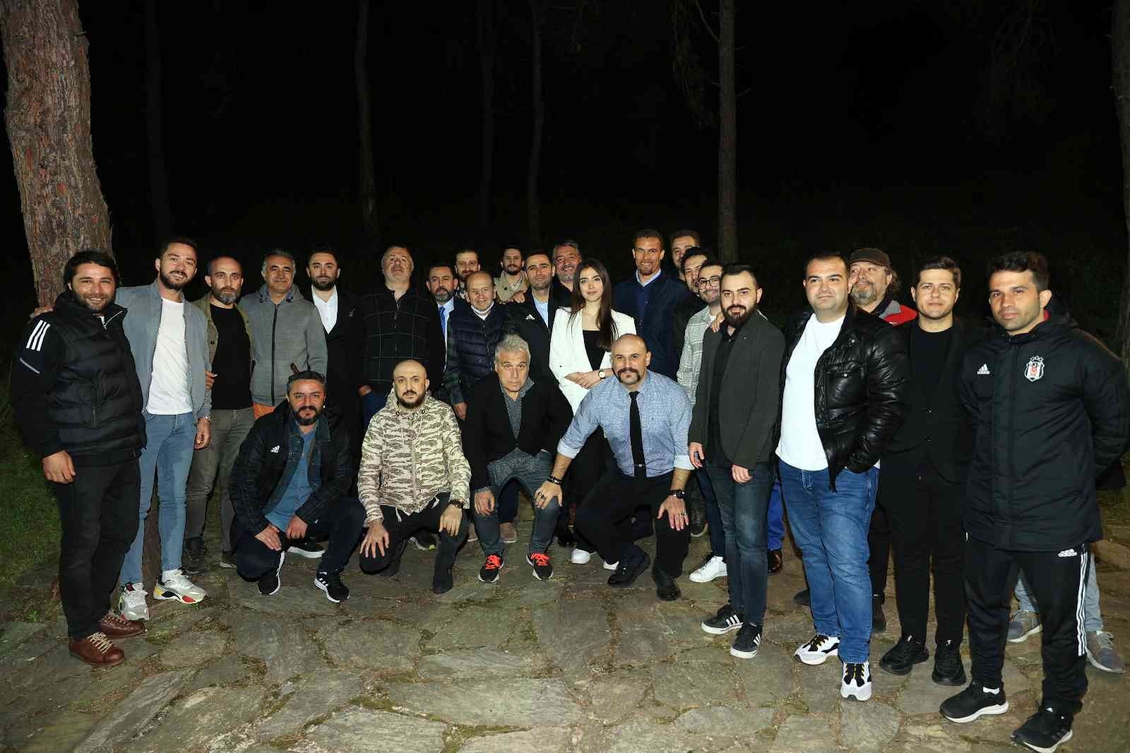 Beşiktaş’ta gelecek planları netleşti Beşiktaş Teknik Direktörü Valerien Ismael ve Sportif Direktör Ceyhun Kazancı, basın mensuplarıyla iftarda bir araya geldi. Kazancı, önümüzdeki ...