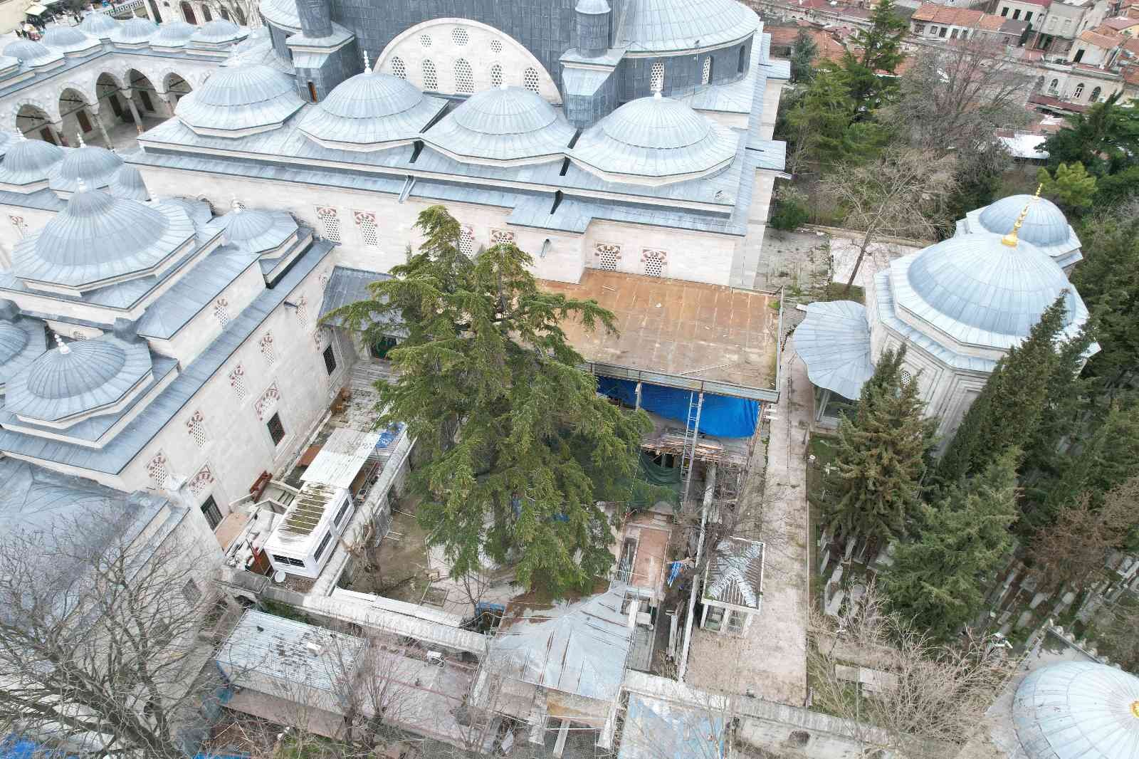 Beyazıt Camii Hünkar Kasrı küllerinden doğuyor Tarihi Beyazıt Camii Hünkar Kasrı, 2011 yılında geçirdiği yangınla adeta küle döndü. Günümüze ulaşabilen en eski hünkar mahfili örneği olan ...