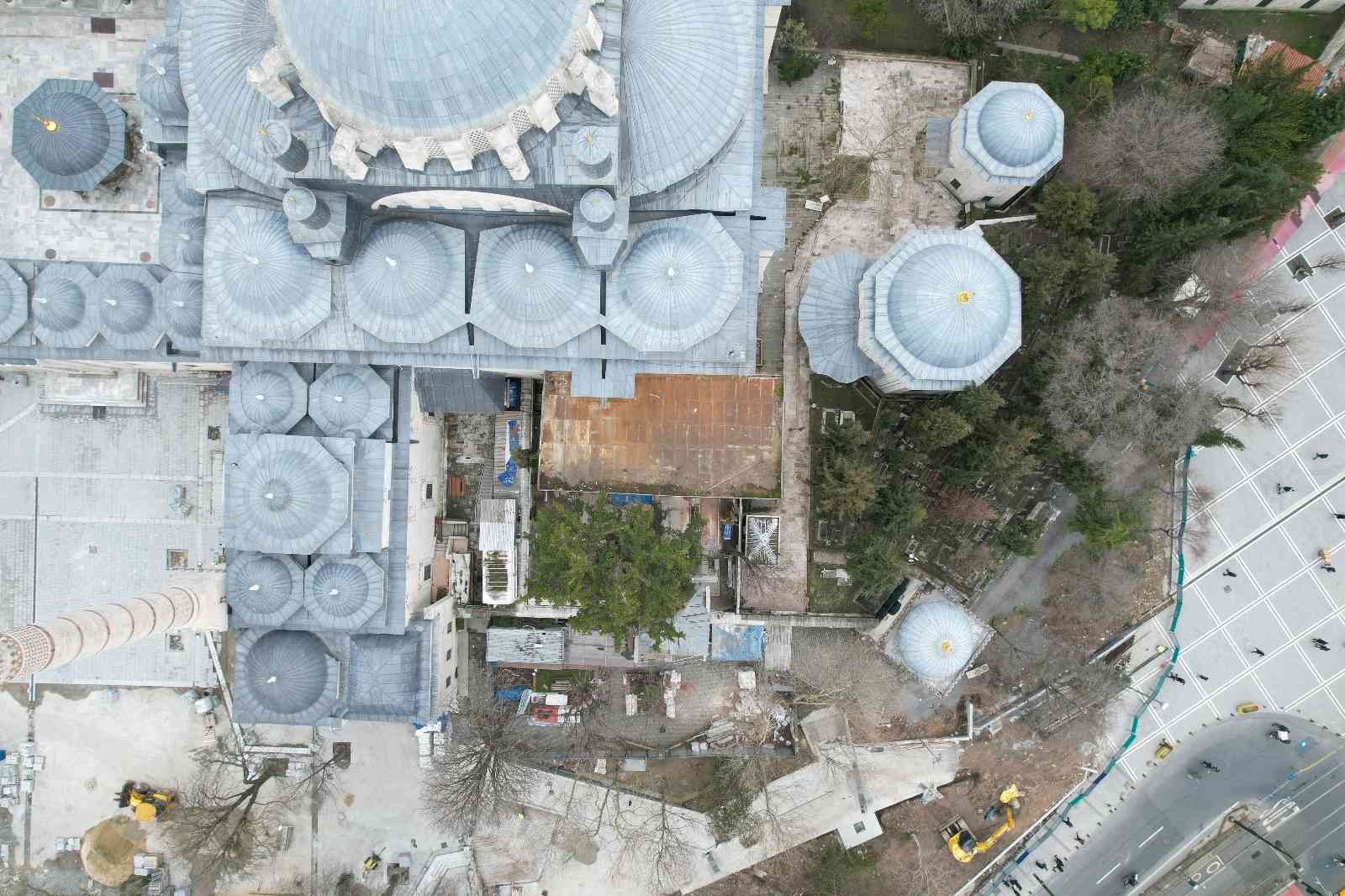 Beyazıt Camii Hünkar Kasrı küllerinden doğuyor Tarihi Beyazıt Camii Hünkar Kasrı, 2011 yılında geçirdiği yangınla adeta küle döndü. Günümüze ulaşabilen en eski hünkar mahfili örneği olan ...