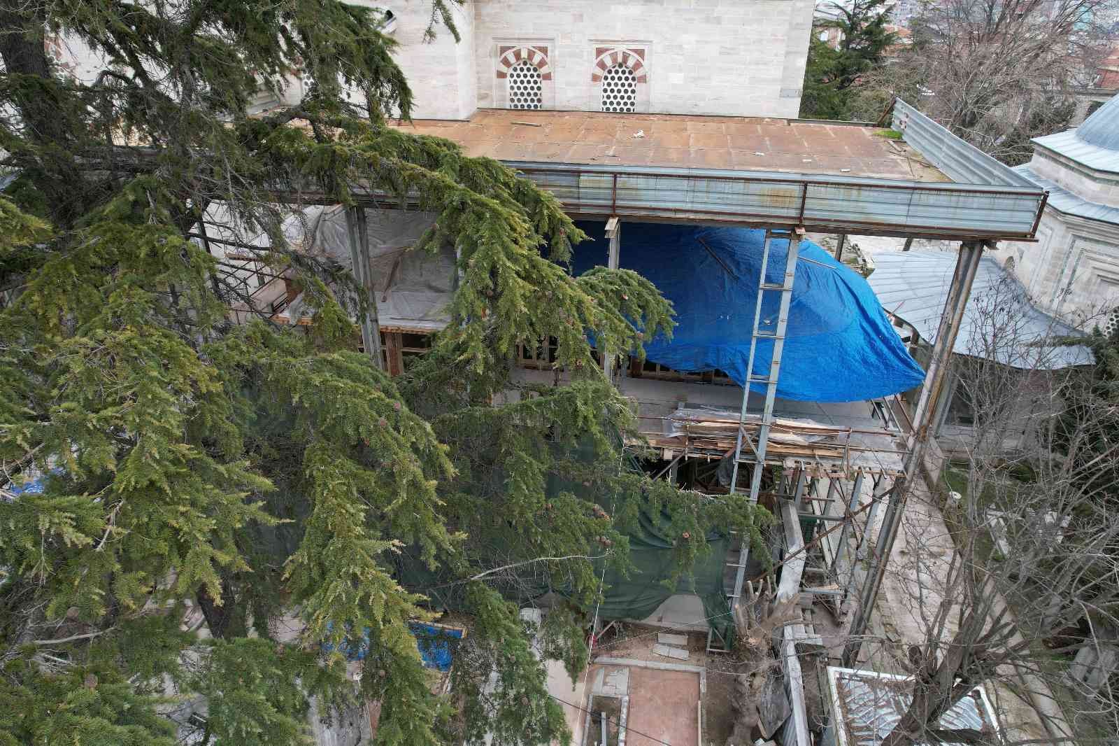 Beyazıt Camii Hünkar Kasrı küllerinden doğuyor Tarihi Beyazıt Camii Hünkar Kasrı, 2011 yılında geçirdiği yangınla adeta küle döndü. Günümüze ulaşabilen en eski hünkar mahfili örneği olan ...