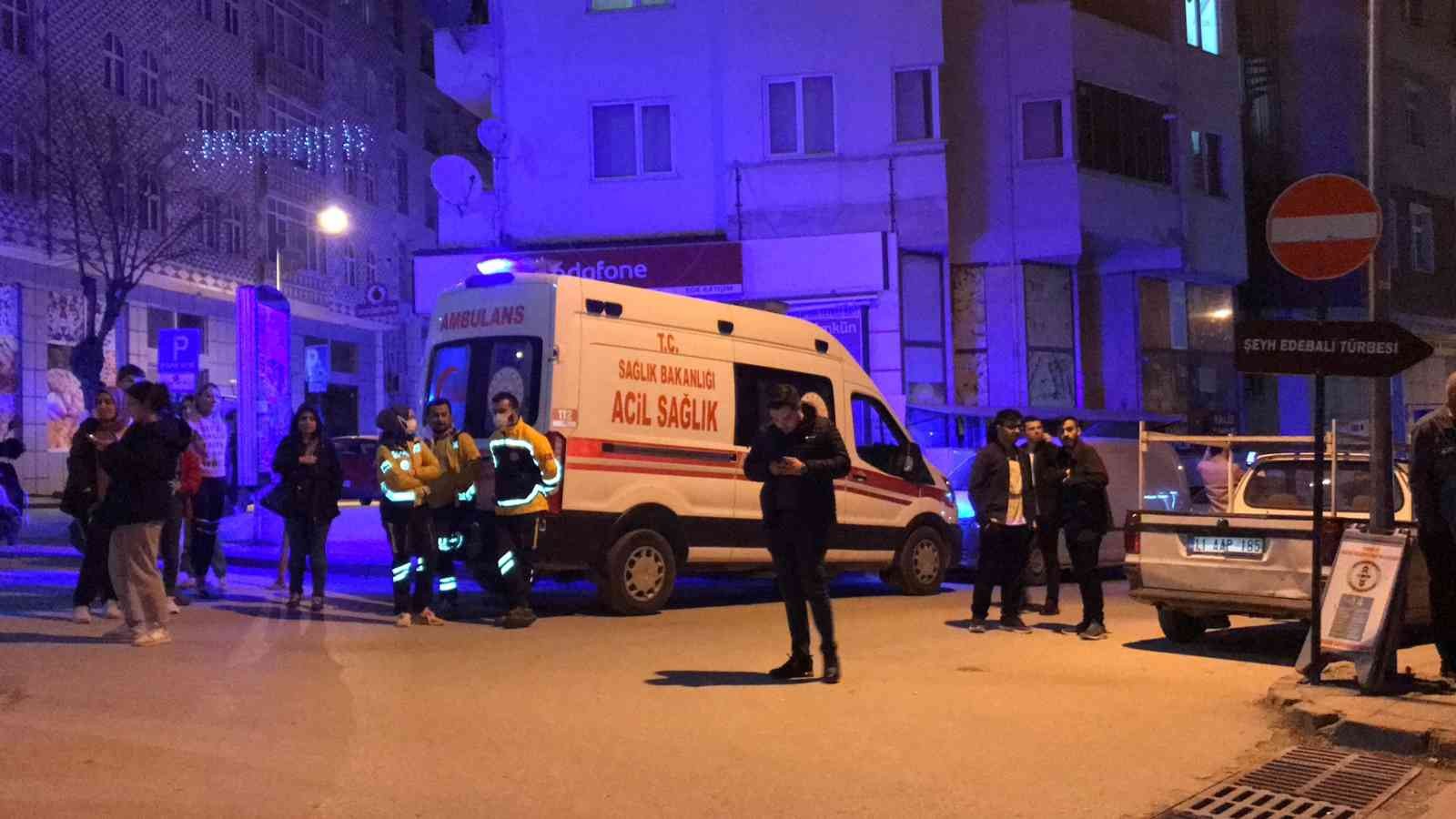 Bilecik’te 2 katlı bir iş yerinin ikinci katında çıkan korkuturken, yangın zamanında müdahaleyle söndürüldü. Alınan bilgilere göre; Bilecik ...