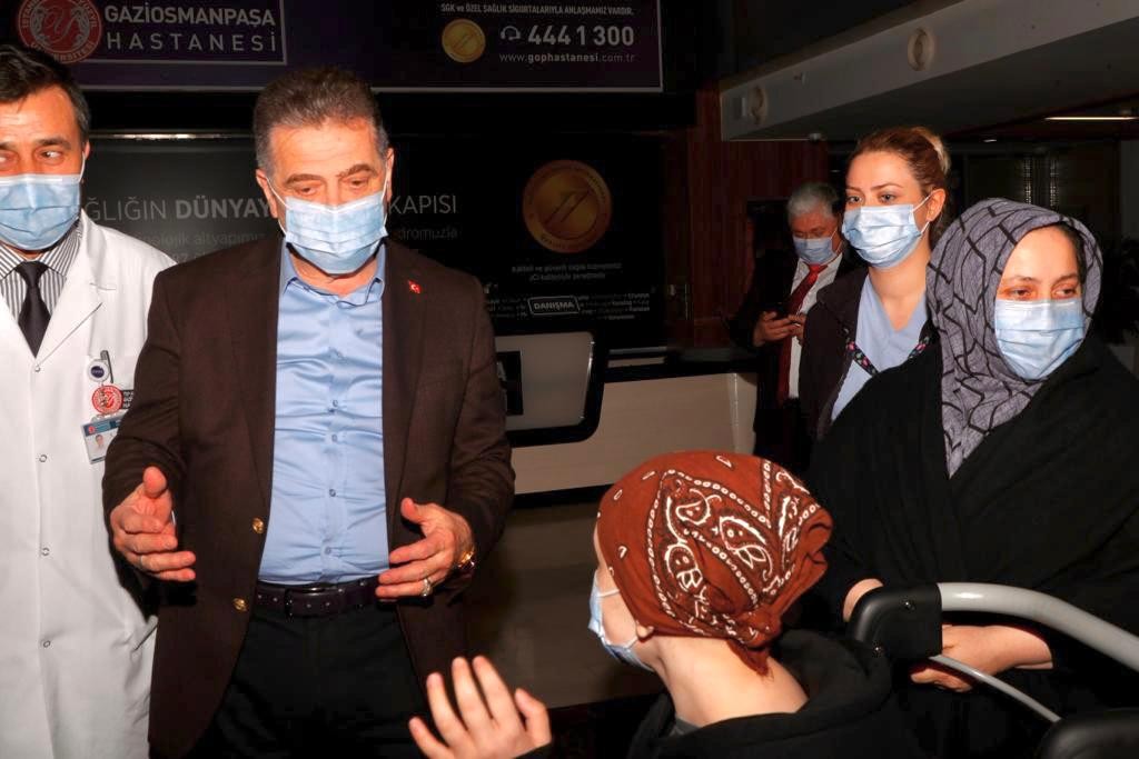 Bir yılı aşkın süredir hastanede tedavi gören Firdevs’in Ramazan davulcusu isteği gerçek oldu Bir yıldır özel bir hastanede kemoterapi tedavisi gören 15 yaşındaki Firdevs Özer, Ramazan aylarında evinin penceresinden severek dinlediği davul ...