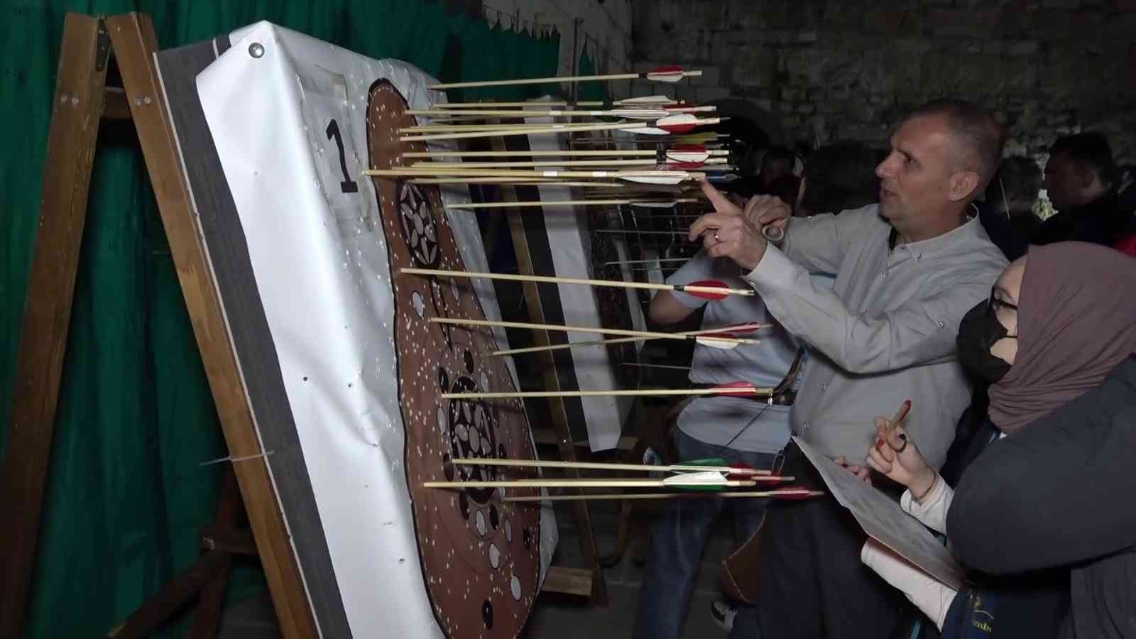 Bursa’da geleneksel okçuluk koşusu yapıldı Bursa’da bulunan Atıcılar Geleneksel Okçuluk ve Gençlik Spor Kulübü Derneği’nin bu yıl ilk kez düzenlediği Bursalı Şuca Sahur Kupası yarışması ...