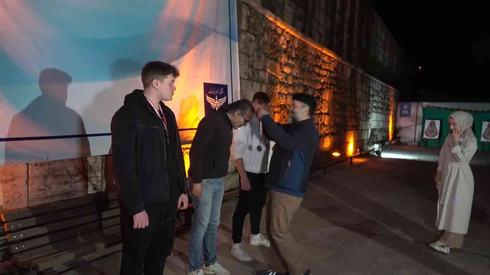 Bursa’da geleneksel okçuluk koşusu yapıldı Bursa’da bulunan Atıcılar Geleneksel Okçuluk ve Gençlik Spor Kulübü Derneği’nin bu yıl ilk kez düzenlediği Bursalı Şuca Sahur Kupası yarışması ...