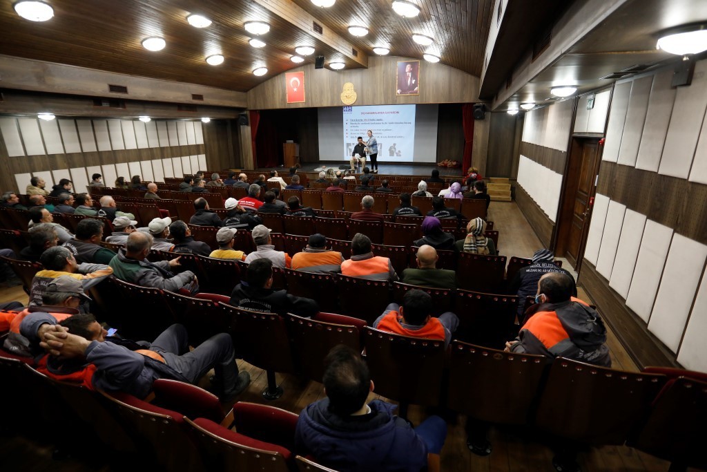 Bursa’da hayat kurtaran eğitim İnegöl Belediyesi İnsan Kaynakları ve Eğitim Müdürlüğü tarafından Kent Müzesi Konferans Salonu ve Sani Konukoğlu Konferans Salonunda 2 gün ve 4 ...