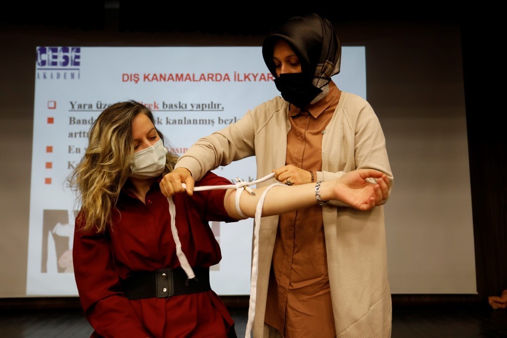 Bursa’da hayat kurtaran eğitim İnegöl Belediyesi İnsan Kaynakları ve Eğitim Müdürlüğü tarafından Kent Müzesi Konferans Salonu ve Sani Konukoğlu Konferans Salonunda 2 gün ve 4 ...