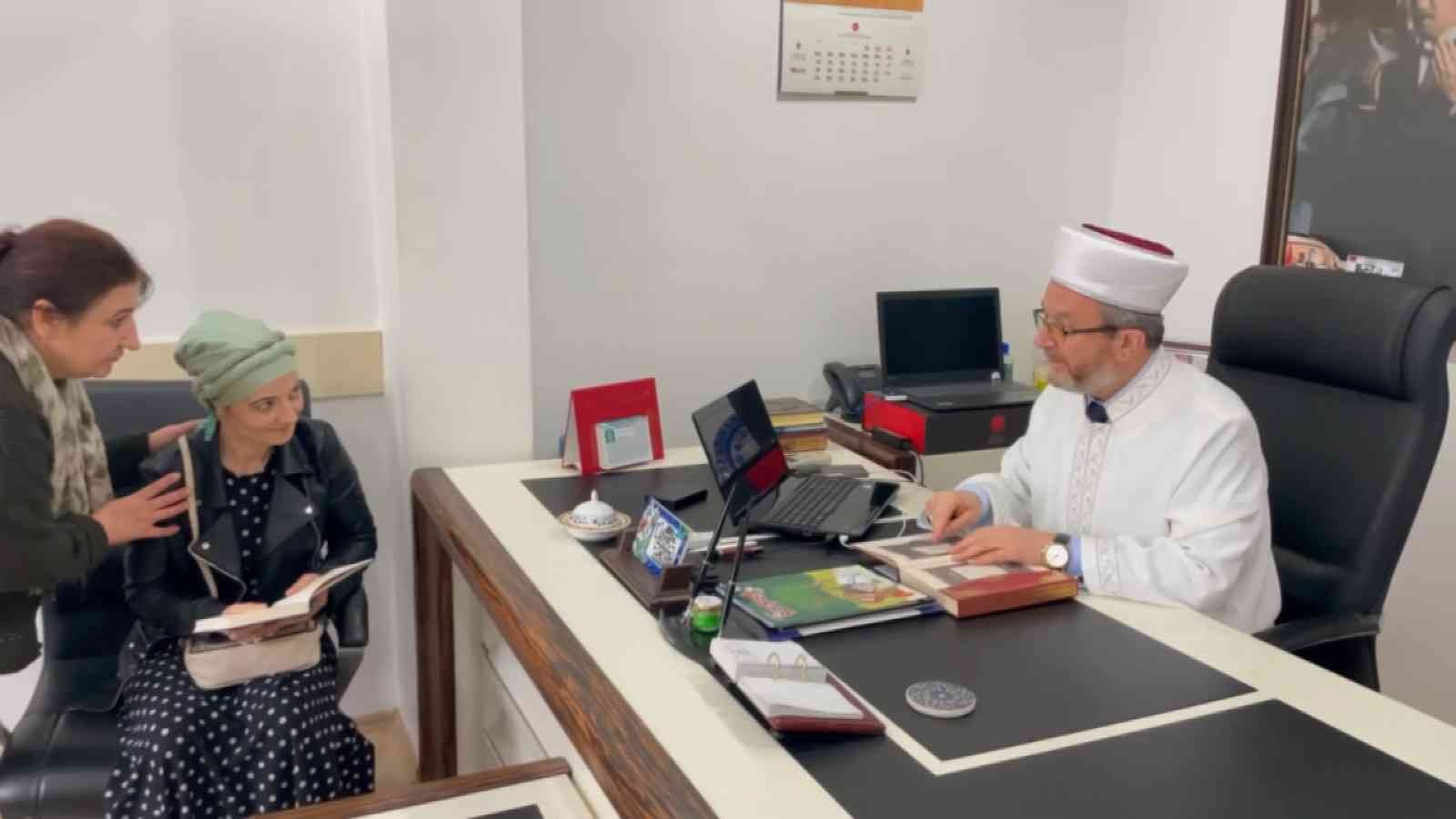 Bursa’da İslam Dininden etkilenen Moldovyalı aile Müslüman oldu Bursa’da Moldovyalı bir kadın, internette araştırıp bilgi edindiği İslam dininden etkilenerek 3 oğluyla birlikte Müslüman oldu. Deniz ismini alan ...