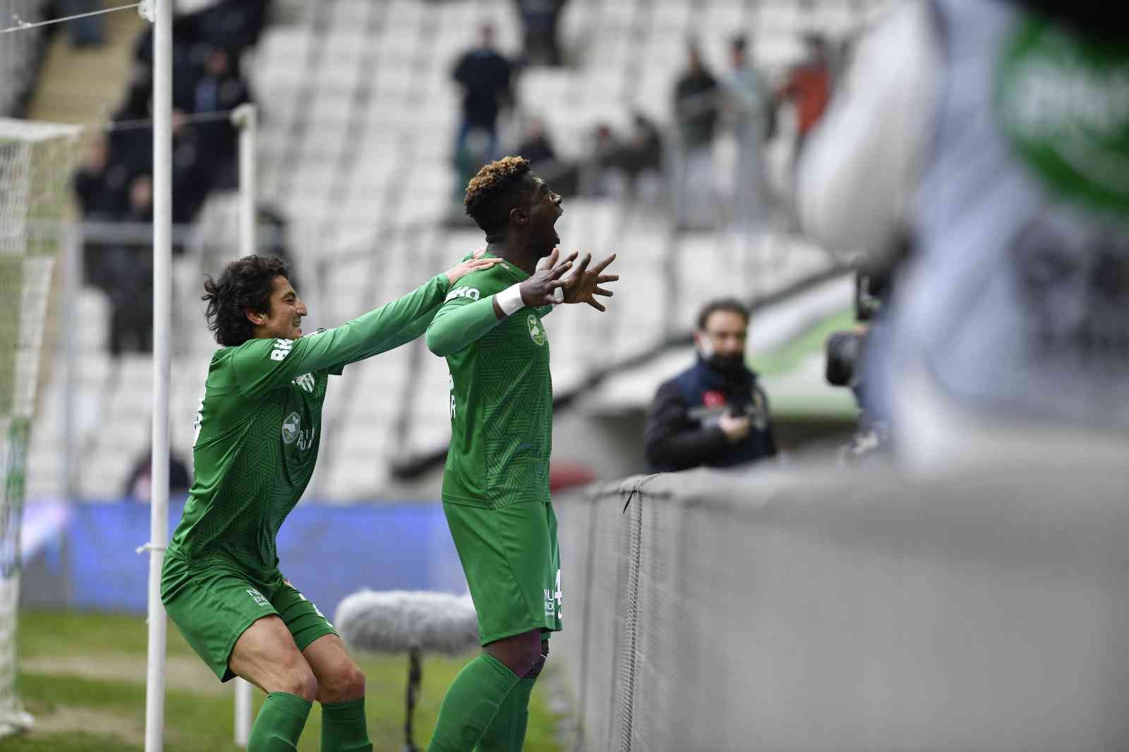 Bursaspor kalan 8 maçının 5’ini evinde oynayacak Ankara Keçiörengücü yenilgisi sonrası 28 puanda kalan Bursaspor, son 8 maçının 5’inin evinde oynayacak. Yeşil-beyazlı takım iç saha avantajını ...