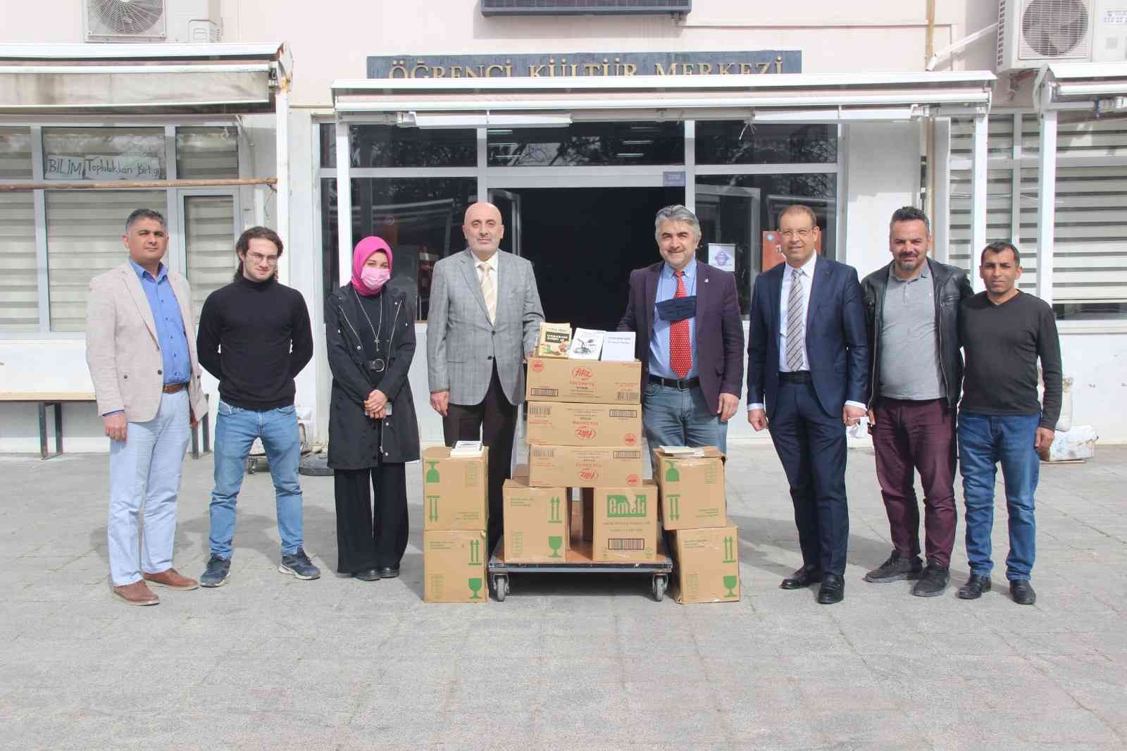 BUÜ’den Yusufeli’ne kitap bağışı Bursa Uludağ Üniversitesi’nde (BUÜ) görev yapan akademik ve idari personel ile öğrenciler, Artvin’in Yusufeli ilçesinde ihtiyacı olan eğitim ...