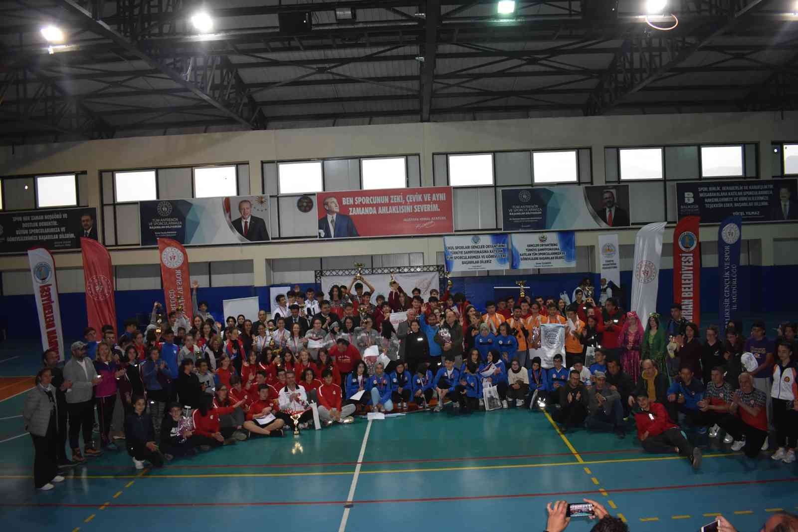 Çanakkale Kahramanı Seyit Onbaşı’nın memleketi Havran oryantiring sporuna ev sahipliği yaptı Türkiye Oryantiring Şampiyonası uzun mesafe etabı Seyit Onbaşı’nın köyü Kocaseyit’te gerçekleştirildi. Çanakkale Kahramanı Seyit Onbaşı’nın aziz ...