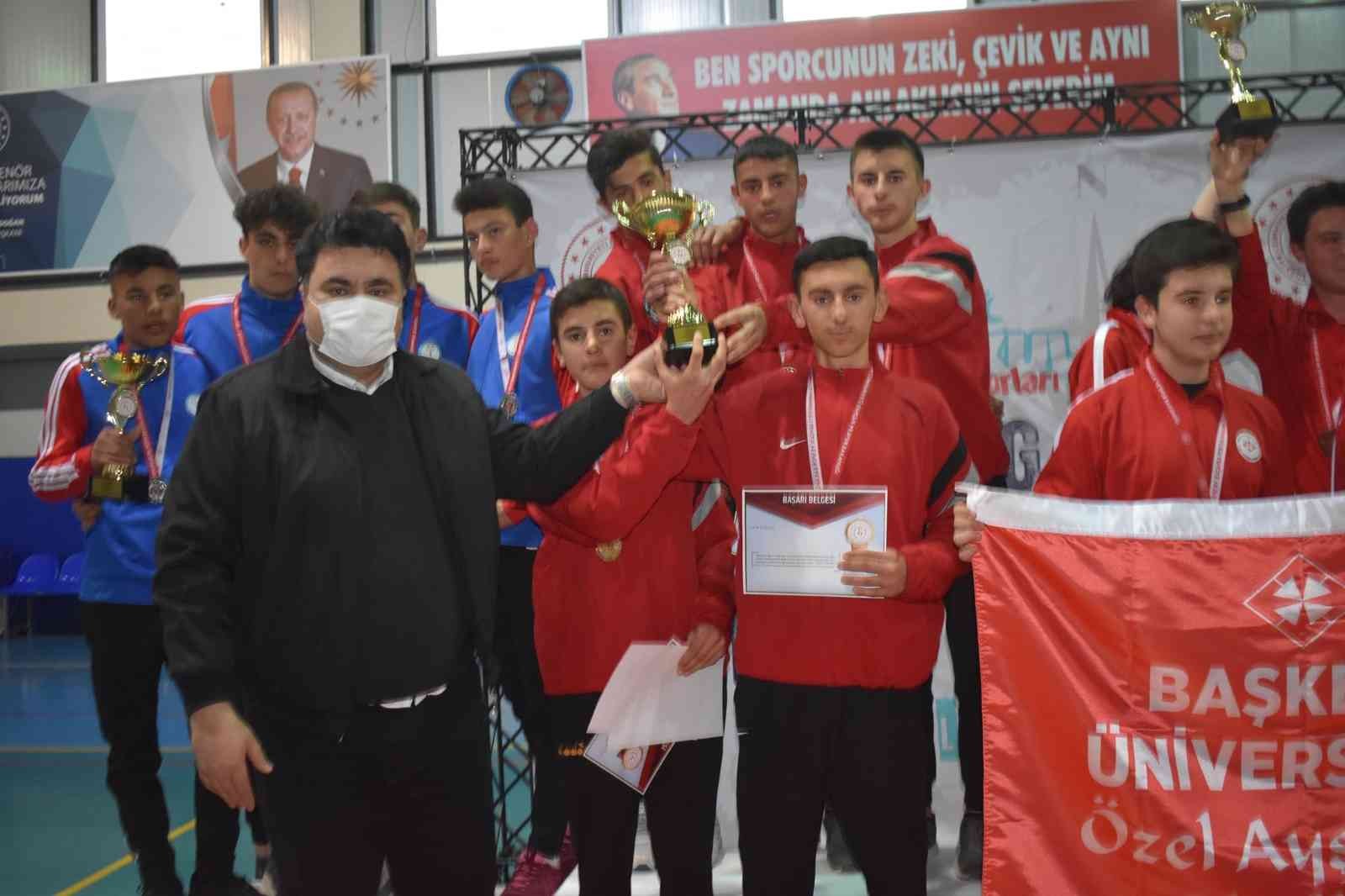 Çanakkale Kahramanı Seyit Onbaşı’nın memleketi Havran oryantiring sporuna ev sahipliği yaptı Türkiye Oryantiring Şampiyonası uzun mesafe etabı Seyit Onbaşı’nın köyü Kocaseyit’te gerçekleştirildi. Çanakkale Kahramanı Seyit Onbaşı’nın aziz ...