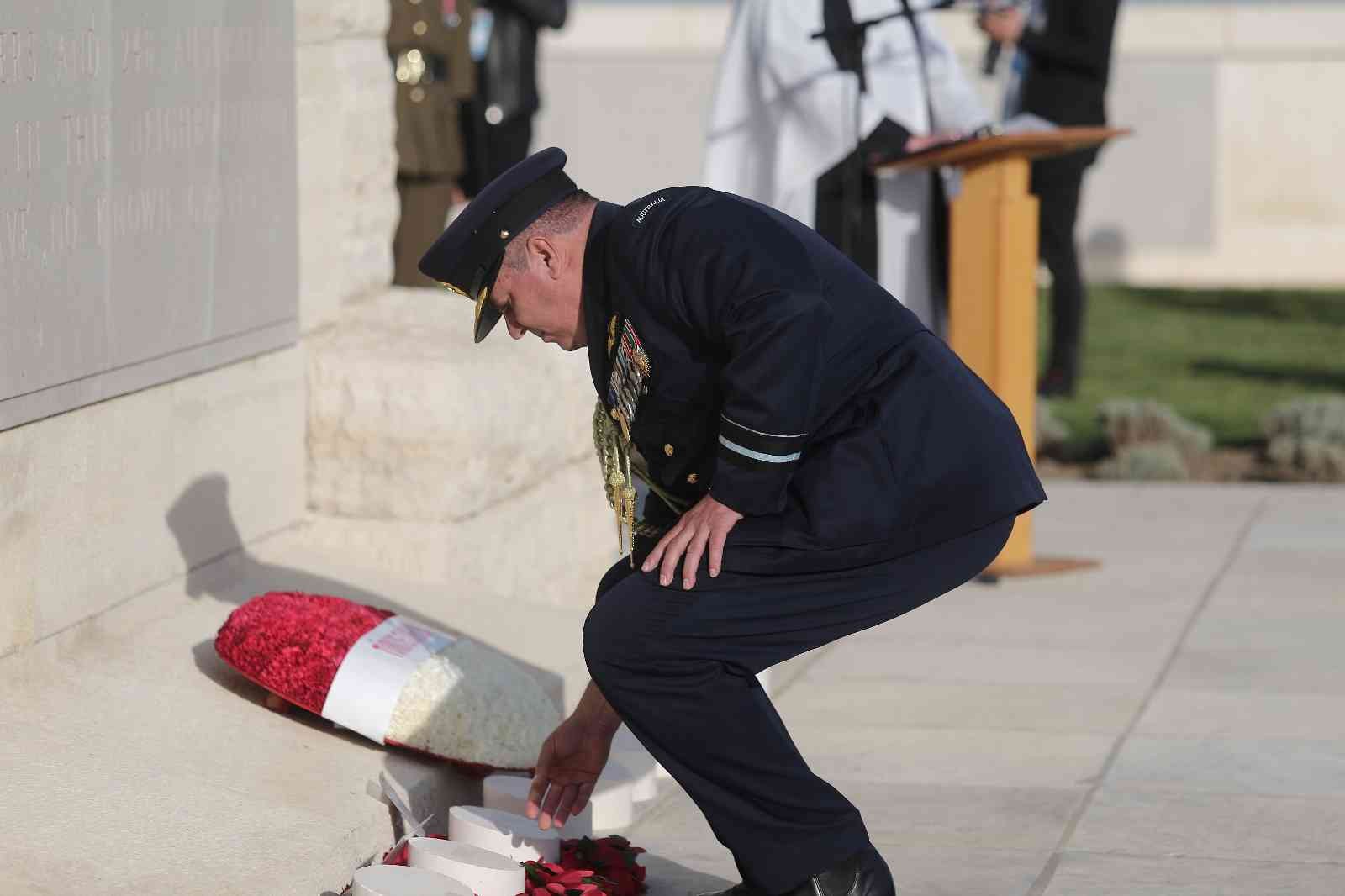 Çanakkale Kara Savaşları’nın 107. yılı dolayısıyla Gelibolu Yarımadası’ndaki Cape Helles İngiliz Anıtı’nda tören düzenlendi. Birleşik Krallık ...