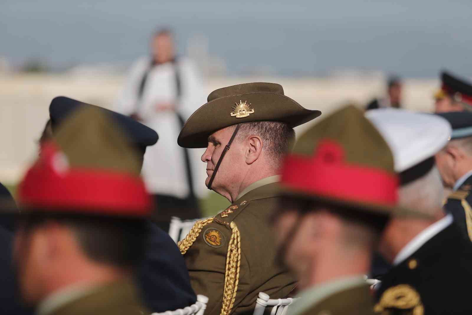 Çanakkale Kara Savaşları’nın 107. yılı dolayısıyla Gelibolu Yarımadası’ndaki Cape Helles İngiliz Anıtı’nda tören düzenlendi. Birleşik Krallık ...